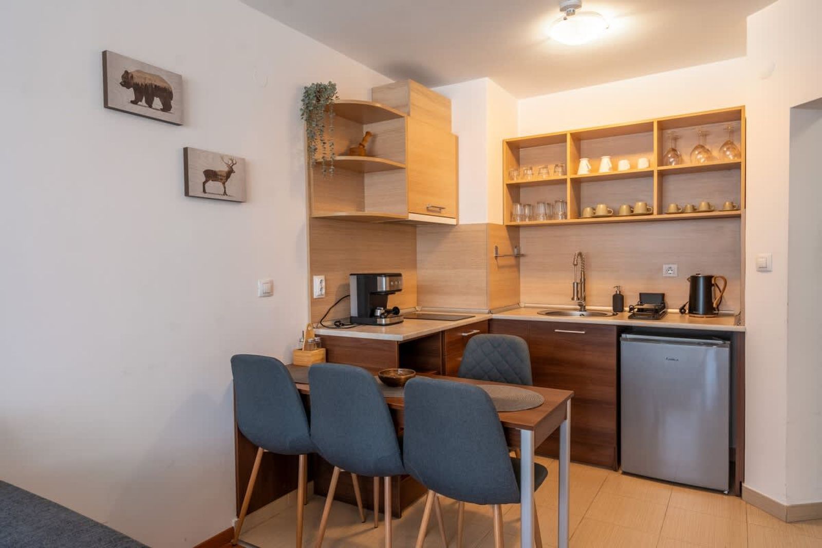 Cozy 1BR in Belvedere-Ski in Winter/Swim in Summer - Photo 3