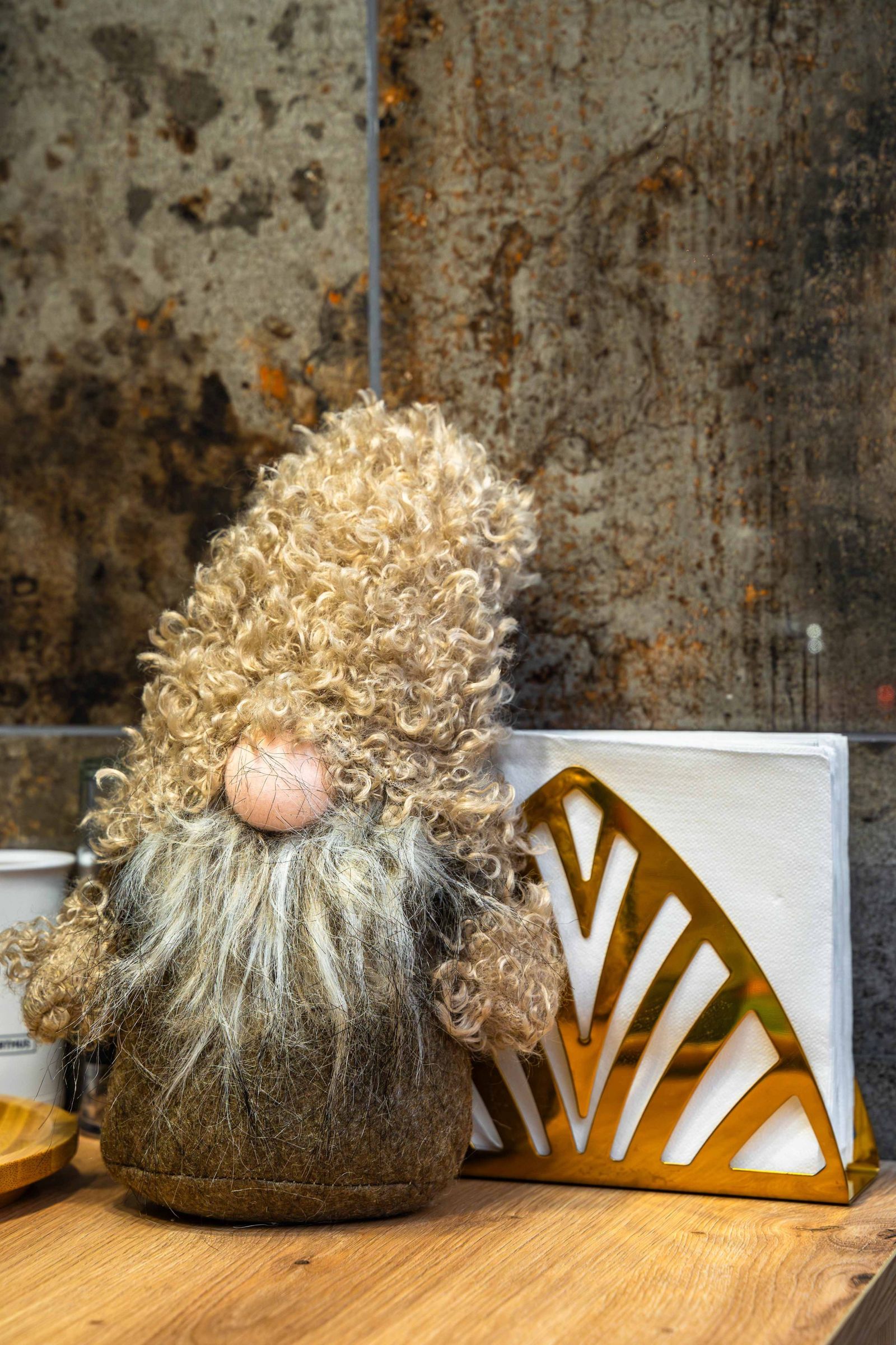 Warm &amp; Stylish Retreat in a Quiet Area - Photo 23