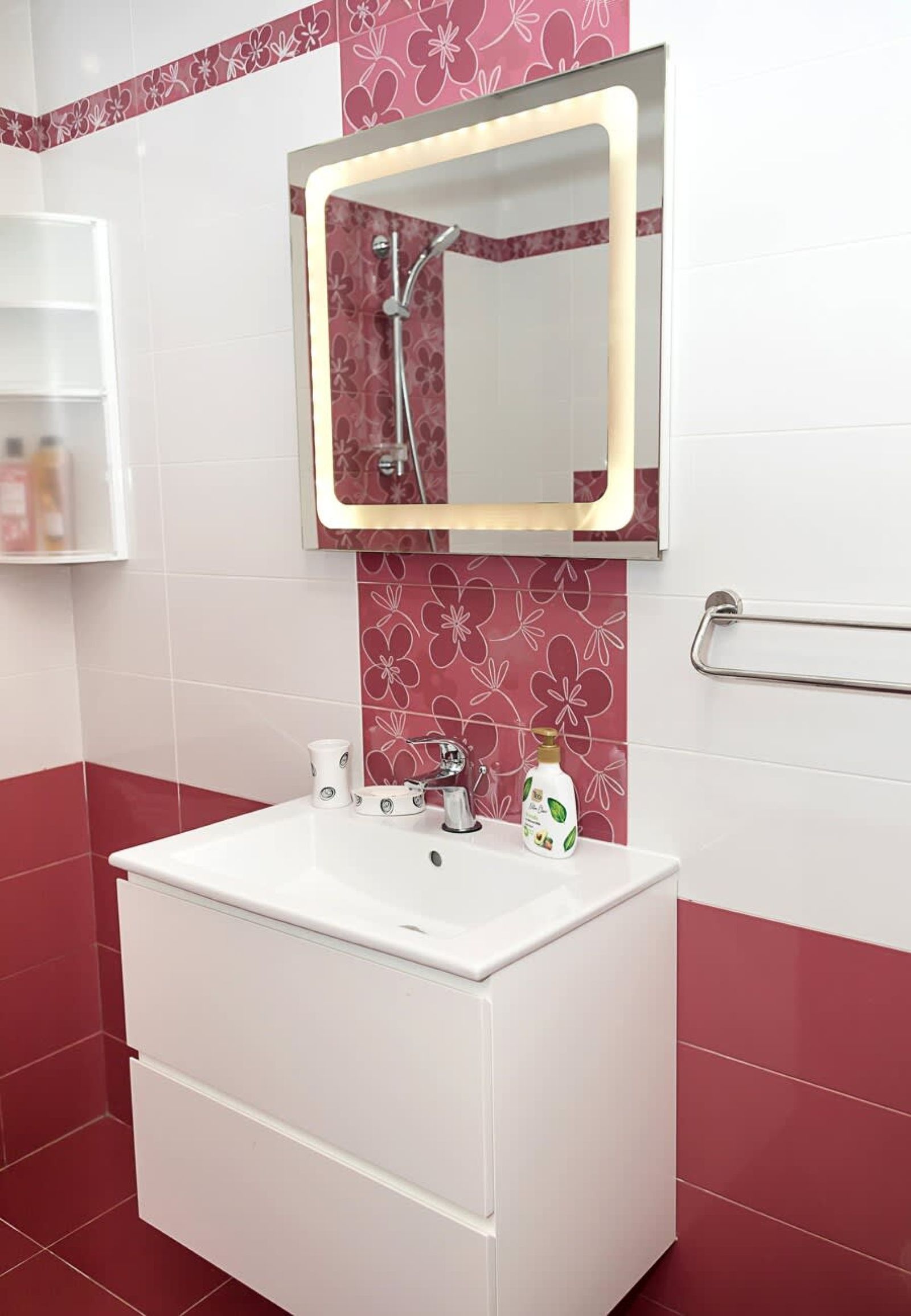 Bright &amp; Elegant 1-BR Flat Near the City Center - Photo 5