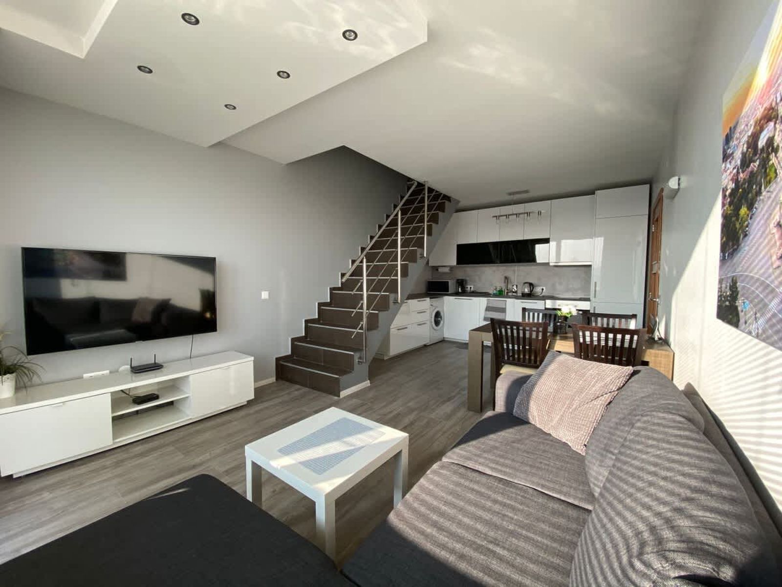 Beautiful City View Maisonette Apartment - Photo 2