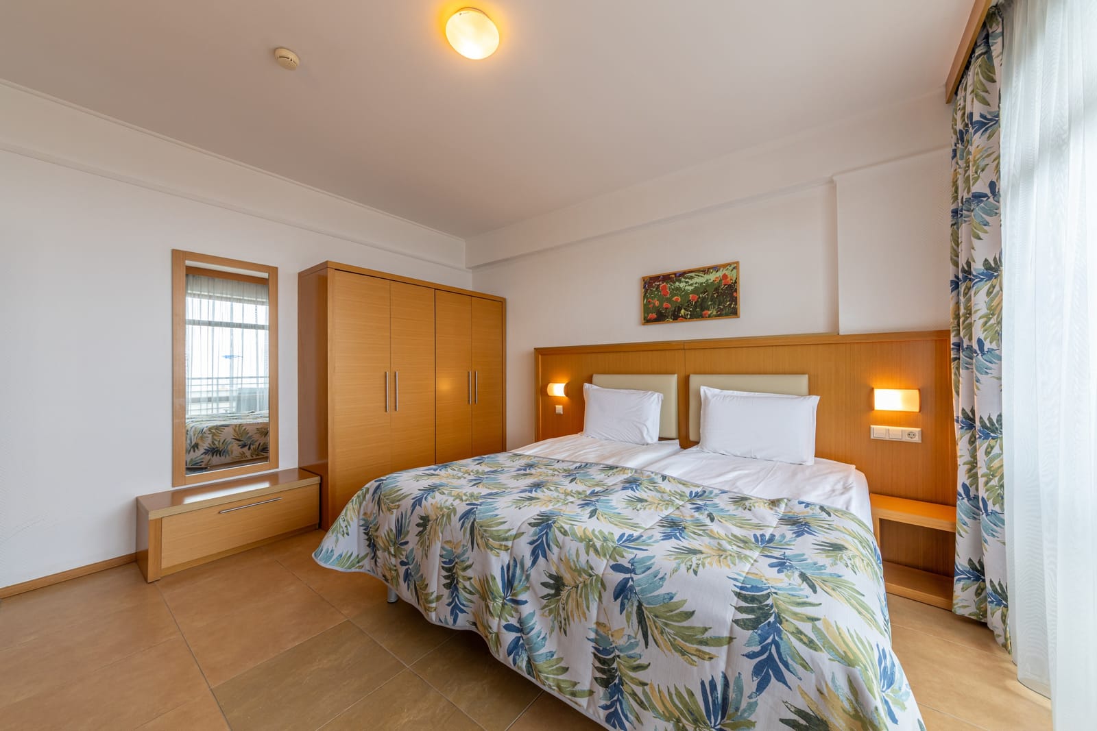 Deluxe Two Story Apartment in the Flamingo Grand Hotel - Photo 9