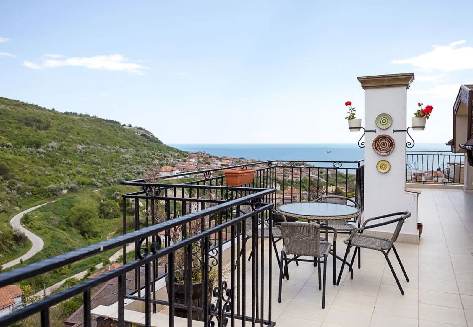 Panoramic Sea-View | 2-Bedroom Flat with Terrace - Photo 3