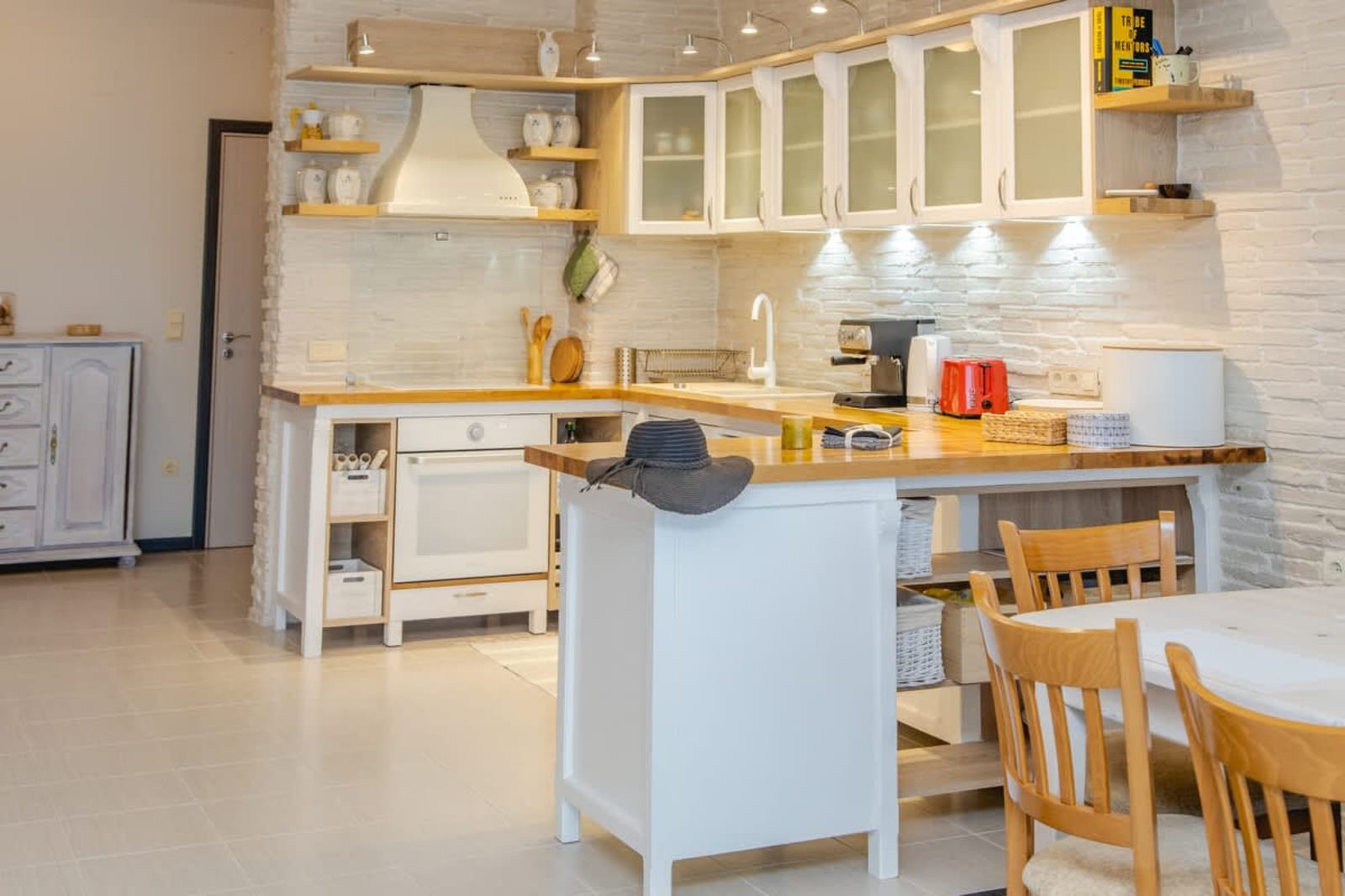 Lovely 3BD flat with Parking and Sea View - Photo 13