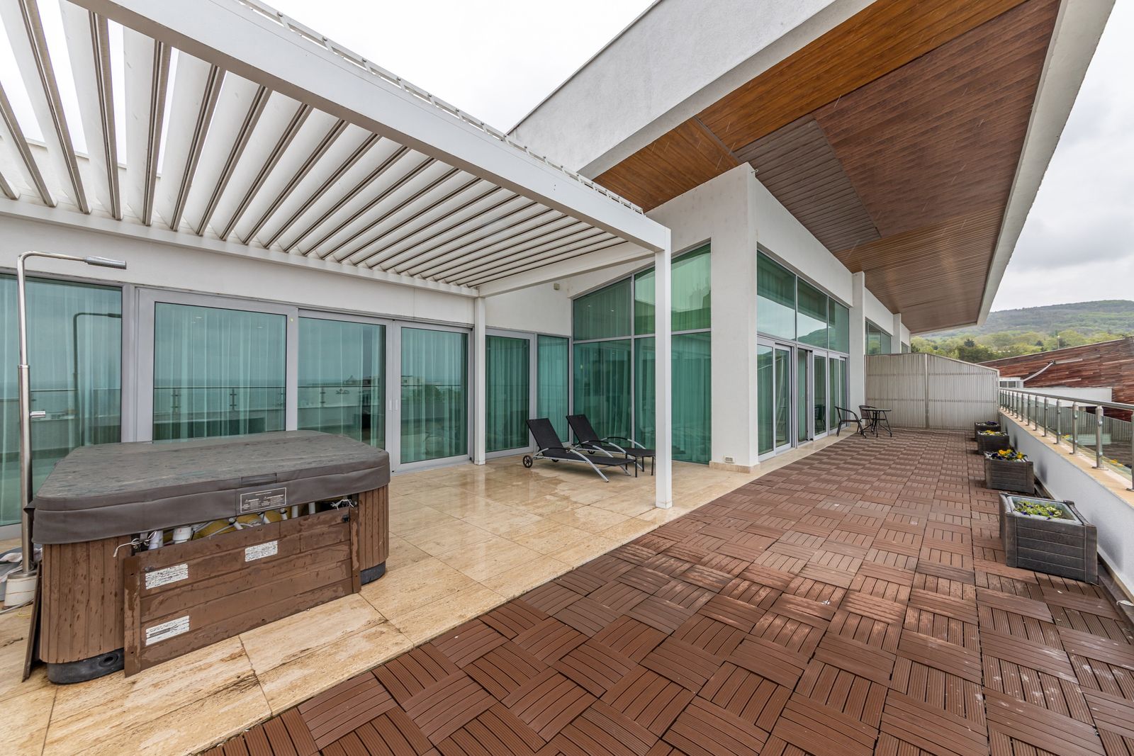 Corner Penthouses: Sunset &amp; Sunrise in The Flamingo Grand Hotel - Photo 3