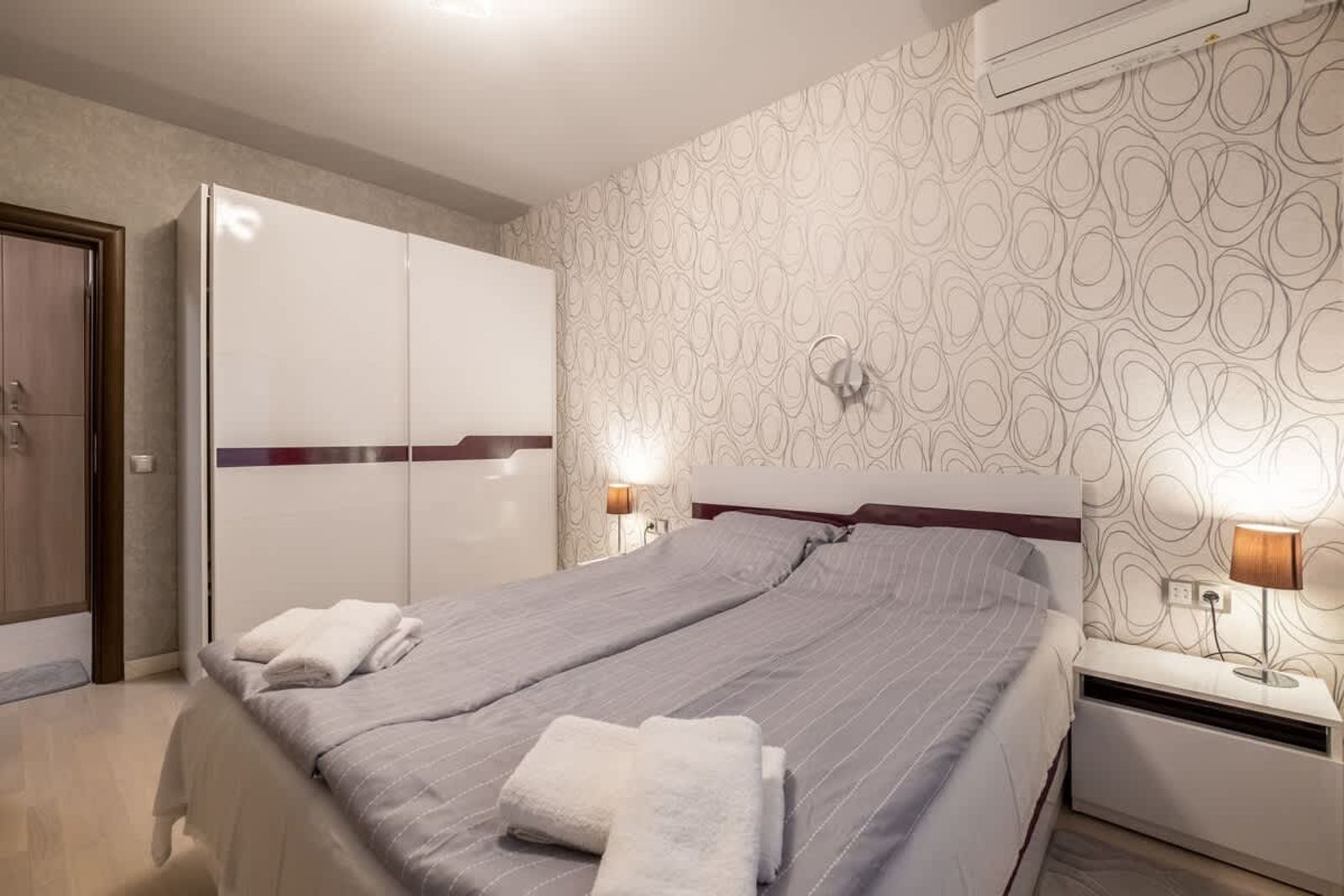 Jewelry - 1 bedroom apartment - Photo 12