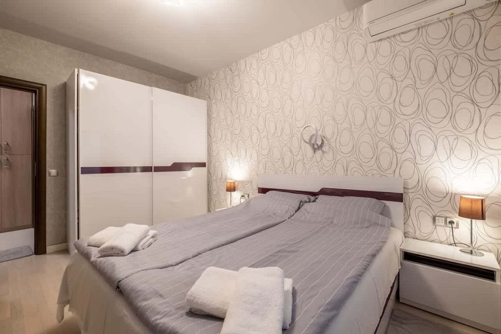 Jewelry - 1 bedroom apartment - Photo 12