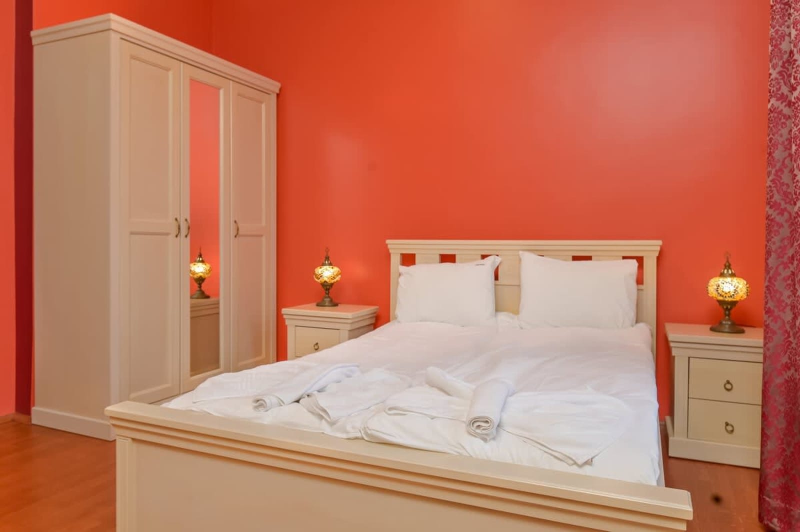 Life in Colors - Elegant 2BD Premium Stay - Photo 21