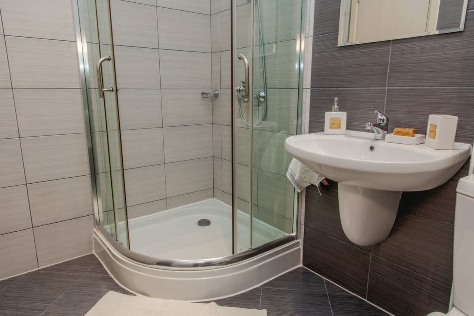 Lovely 3BD flat with Parking and Sea View - Photo 36