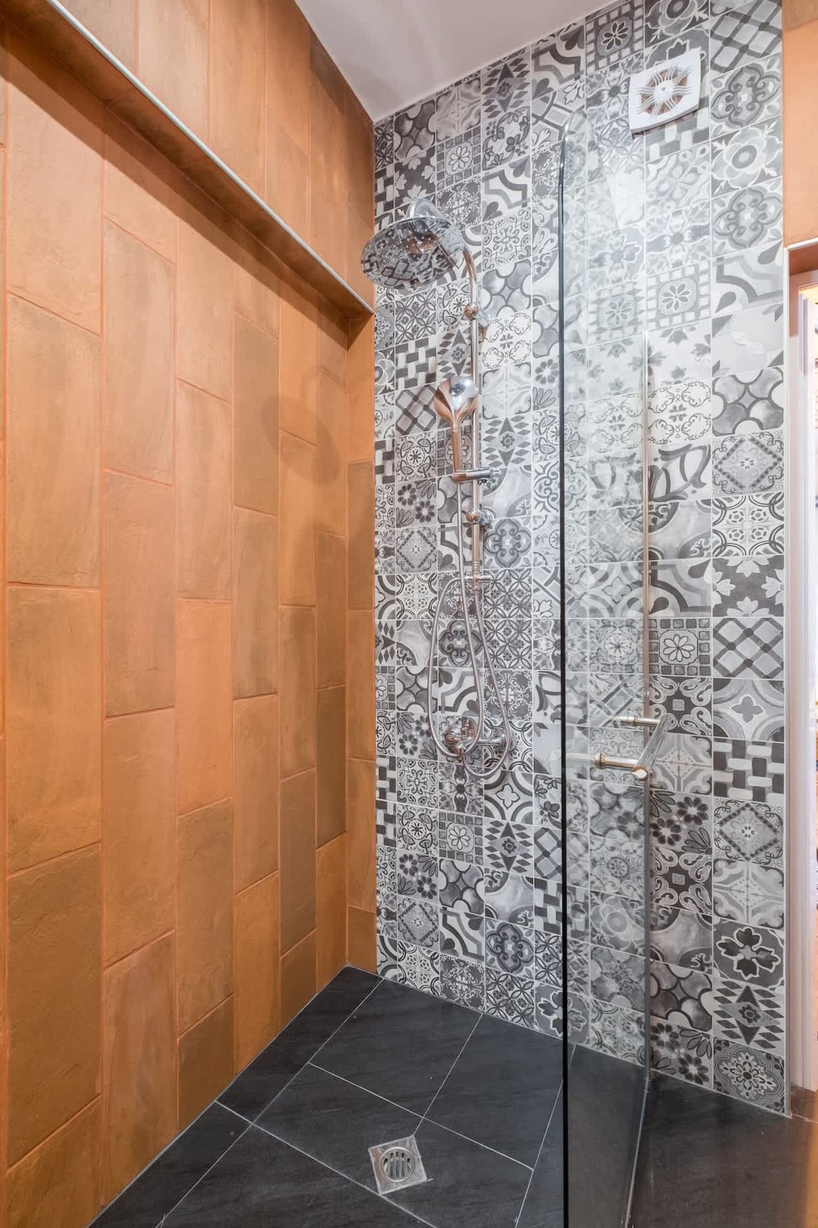 2 BDR &amp; 2 BTHR Funky Apartment / Supreme Location - Photo 54