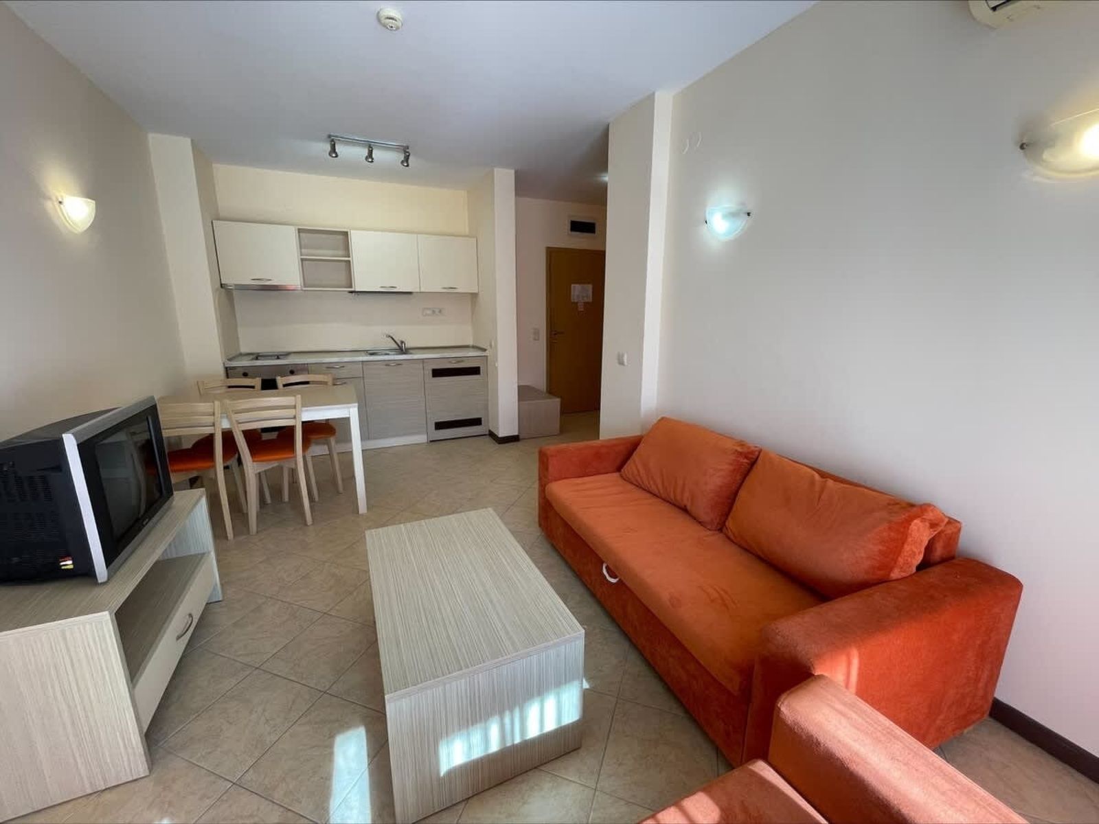 Cozy 1 bedroom apartment in Royal Sun - Photo 10