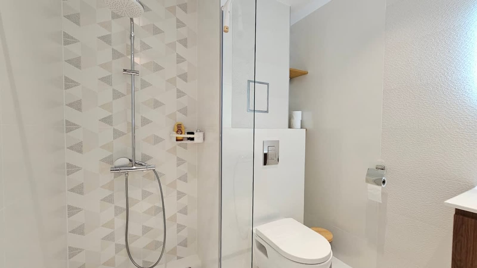 Bright Urban Stay with Parking - Photo 17