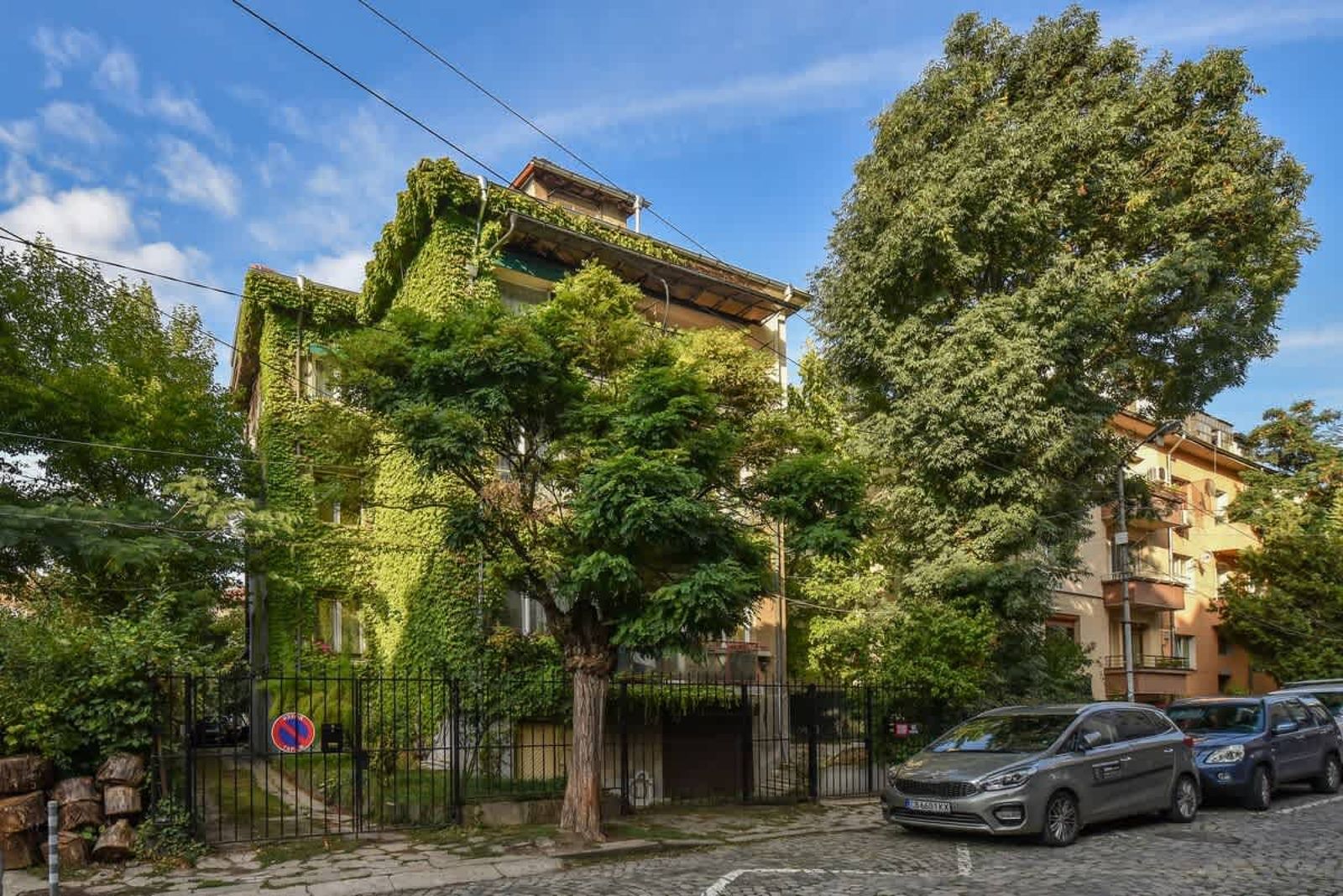 The Ivy House - A Cozy Attic near the City Center - Photo 2