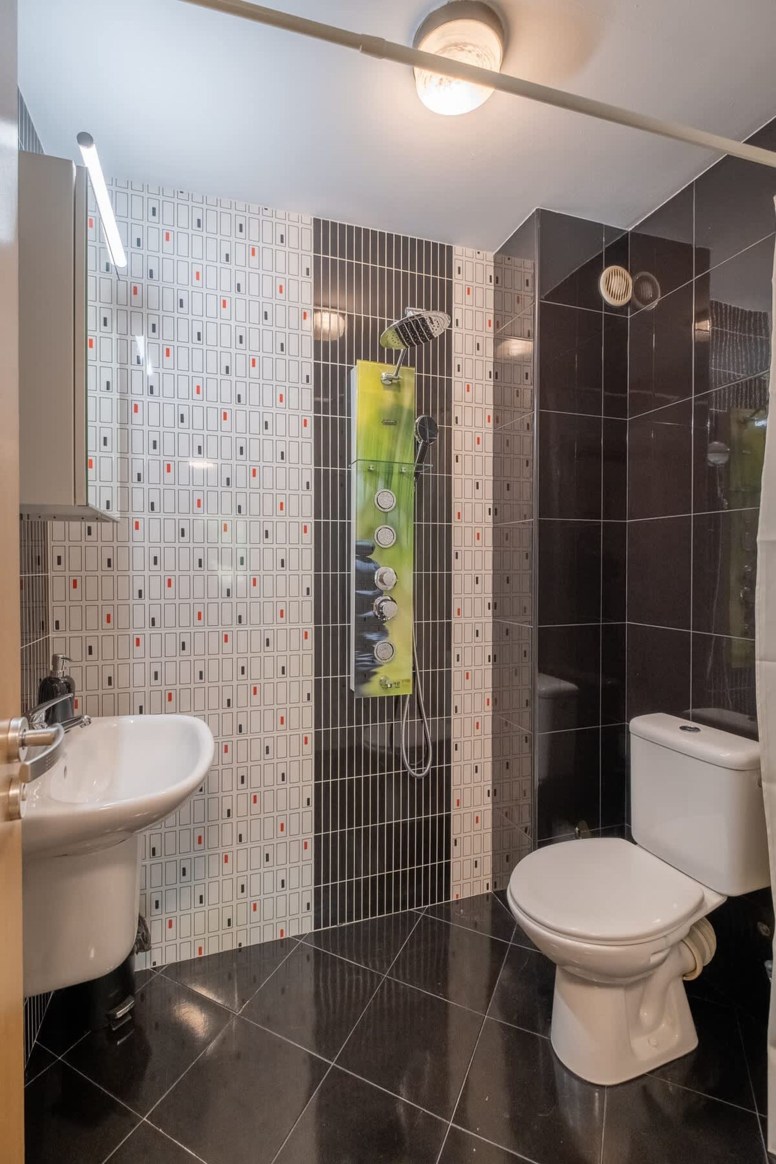 Serdica top center - 3 berdoom cosy apartment - Photo 23