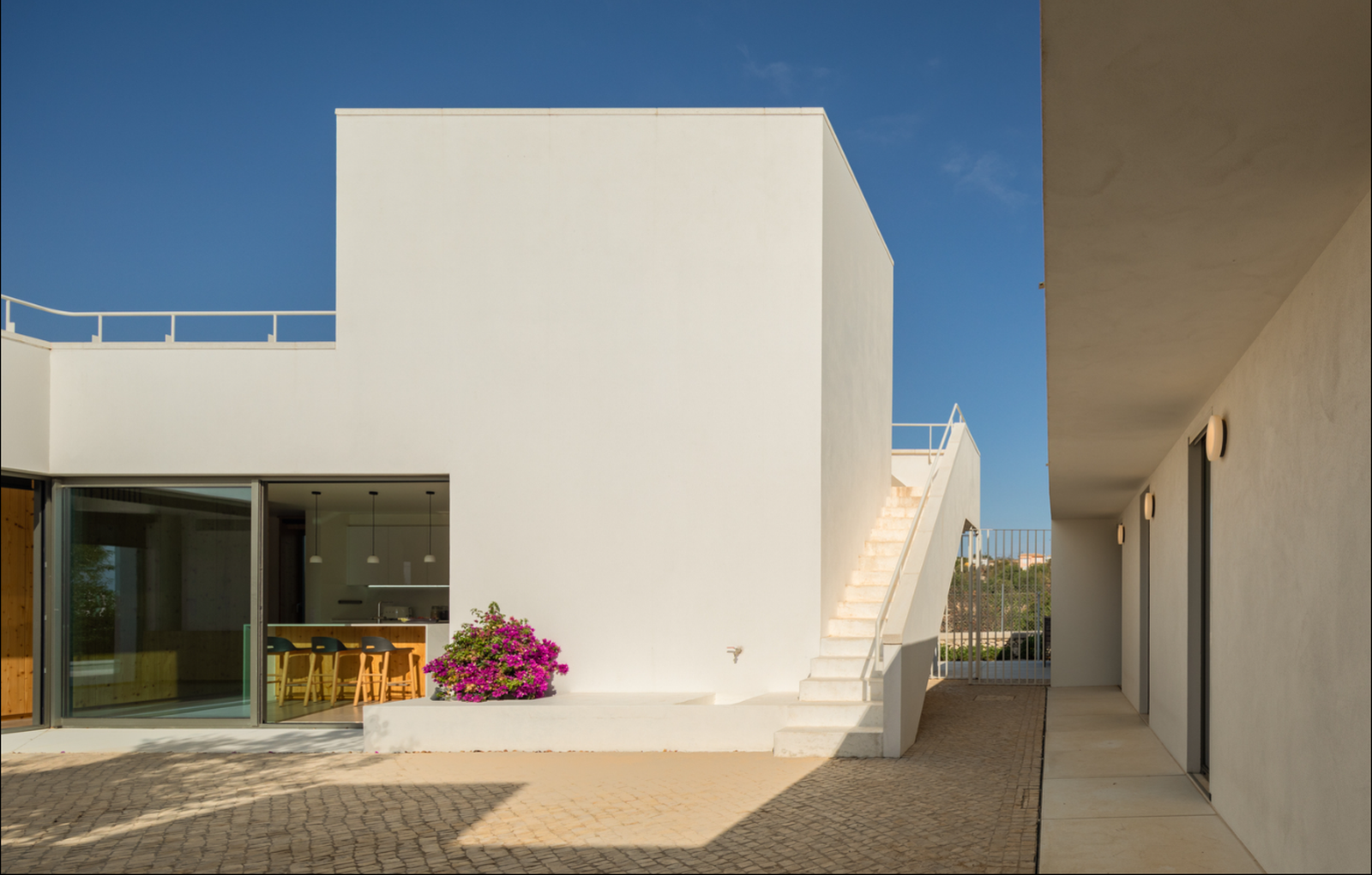 Courtyard House - Photo 3