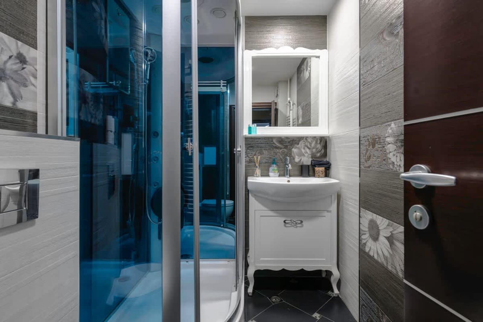 Elegant 1-BD in Lozenets, Prime Sofia Location - Photo 12