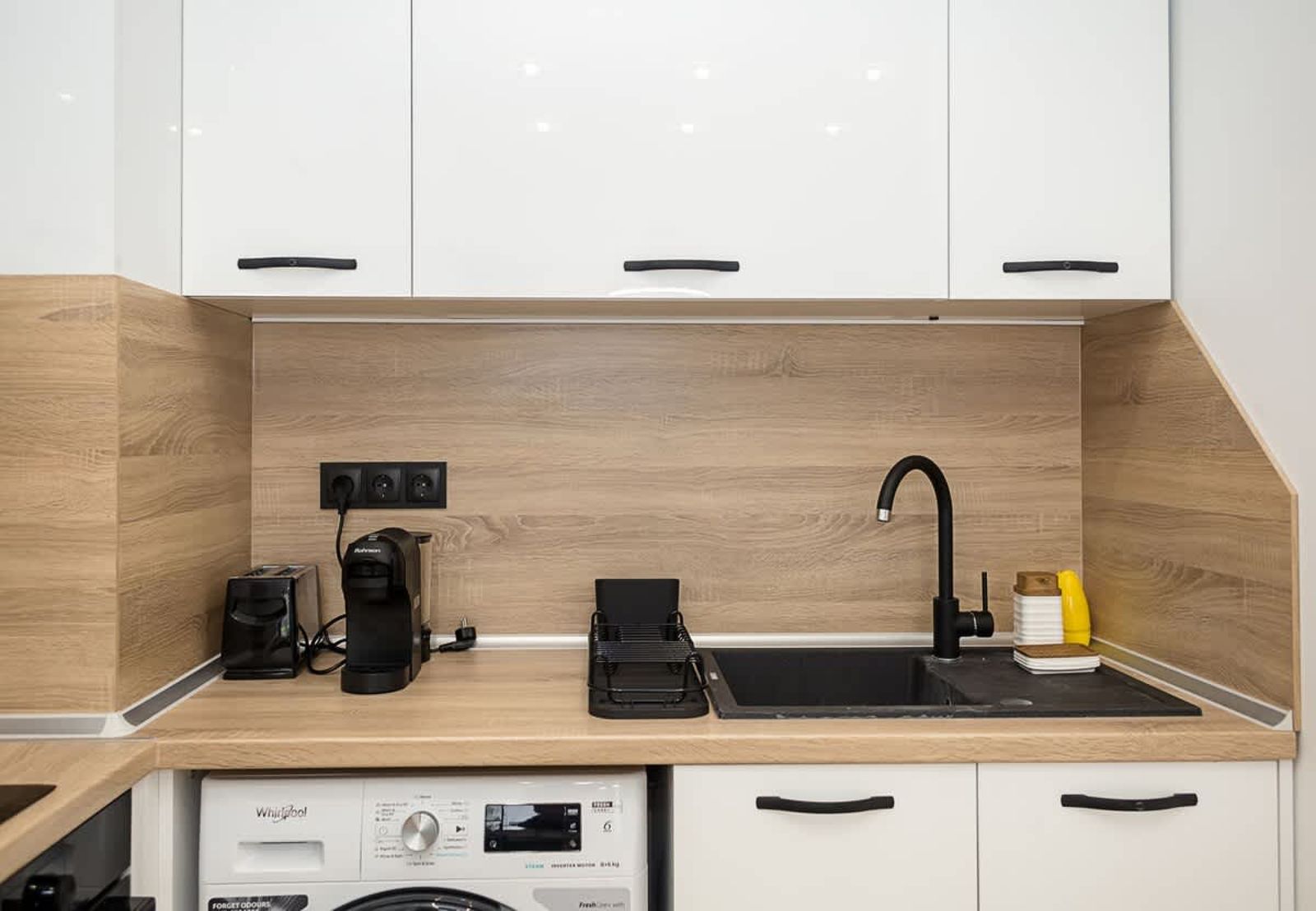 Chic 1BR Flat &amp; Garage | Garden Residence, Varna - Photo 10