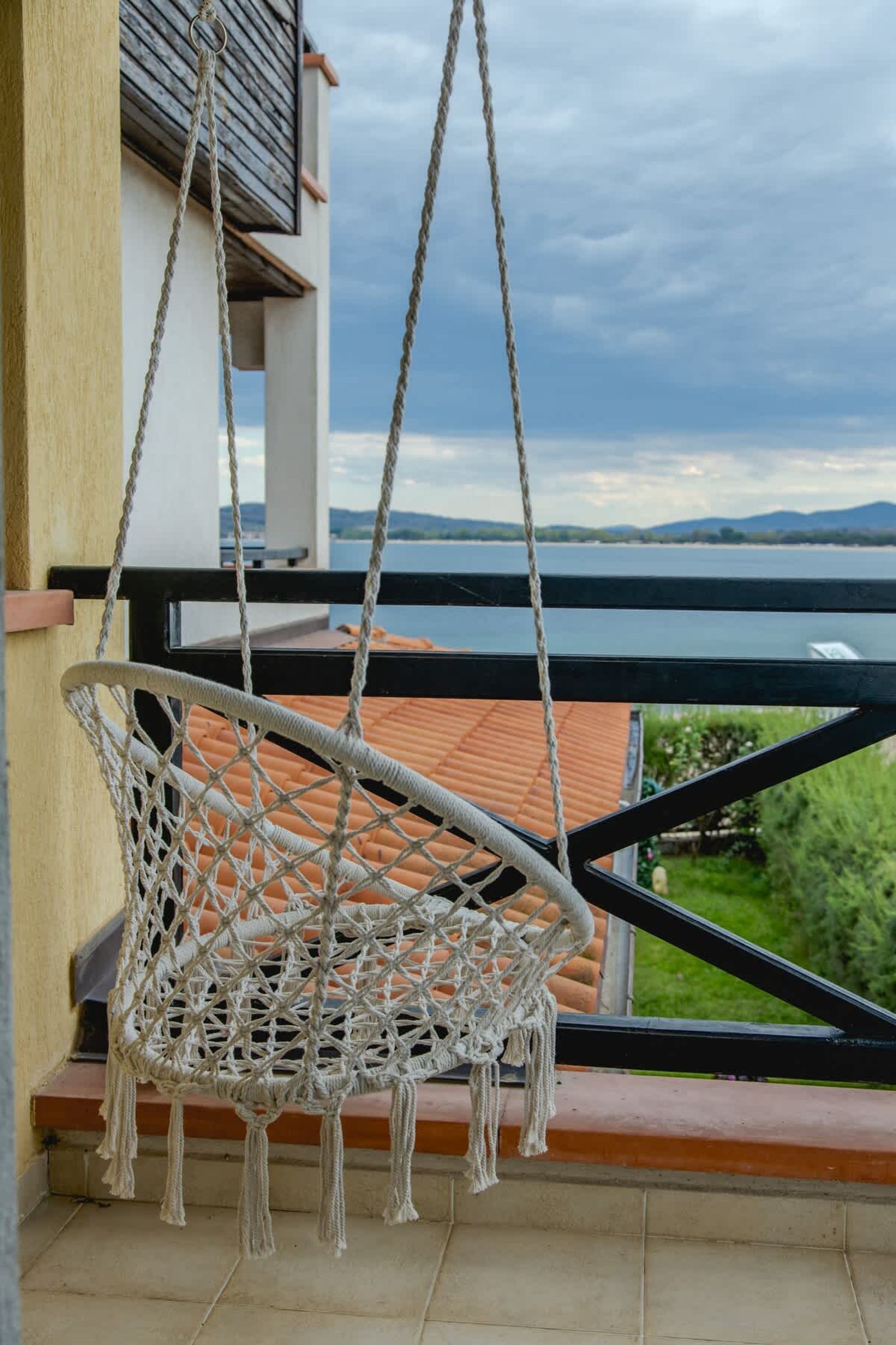 Lovely 3BD flat with Parking and Sea View - Photo 12