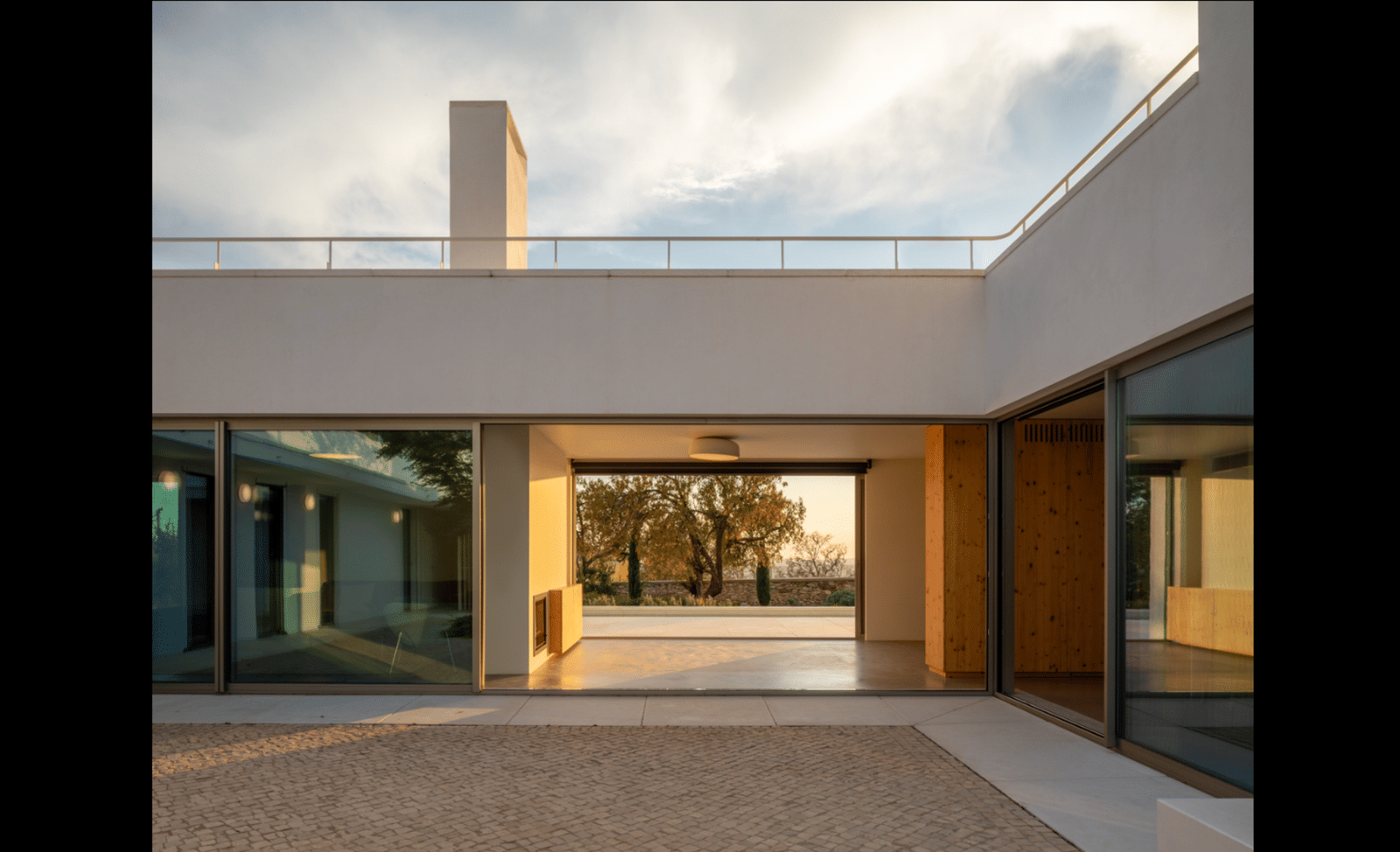 Courtyard House - Photo 9