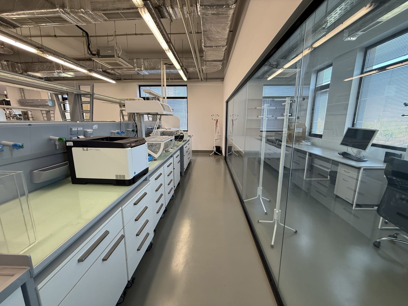 Modern Laboratory in Sofia - Photo 33