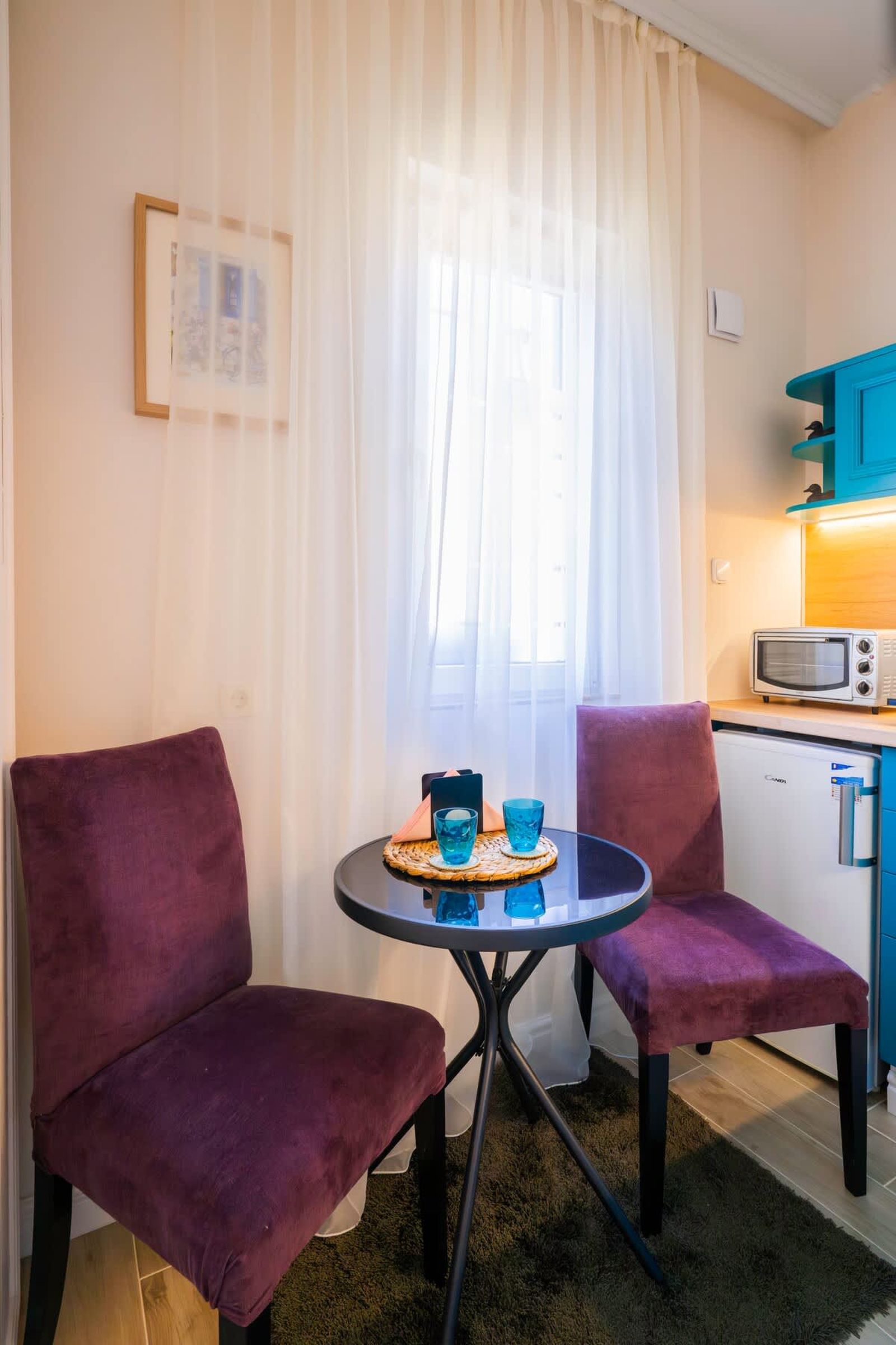 Bright Bohemian Studio with Prime Location - Photo 13