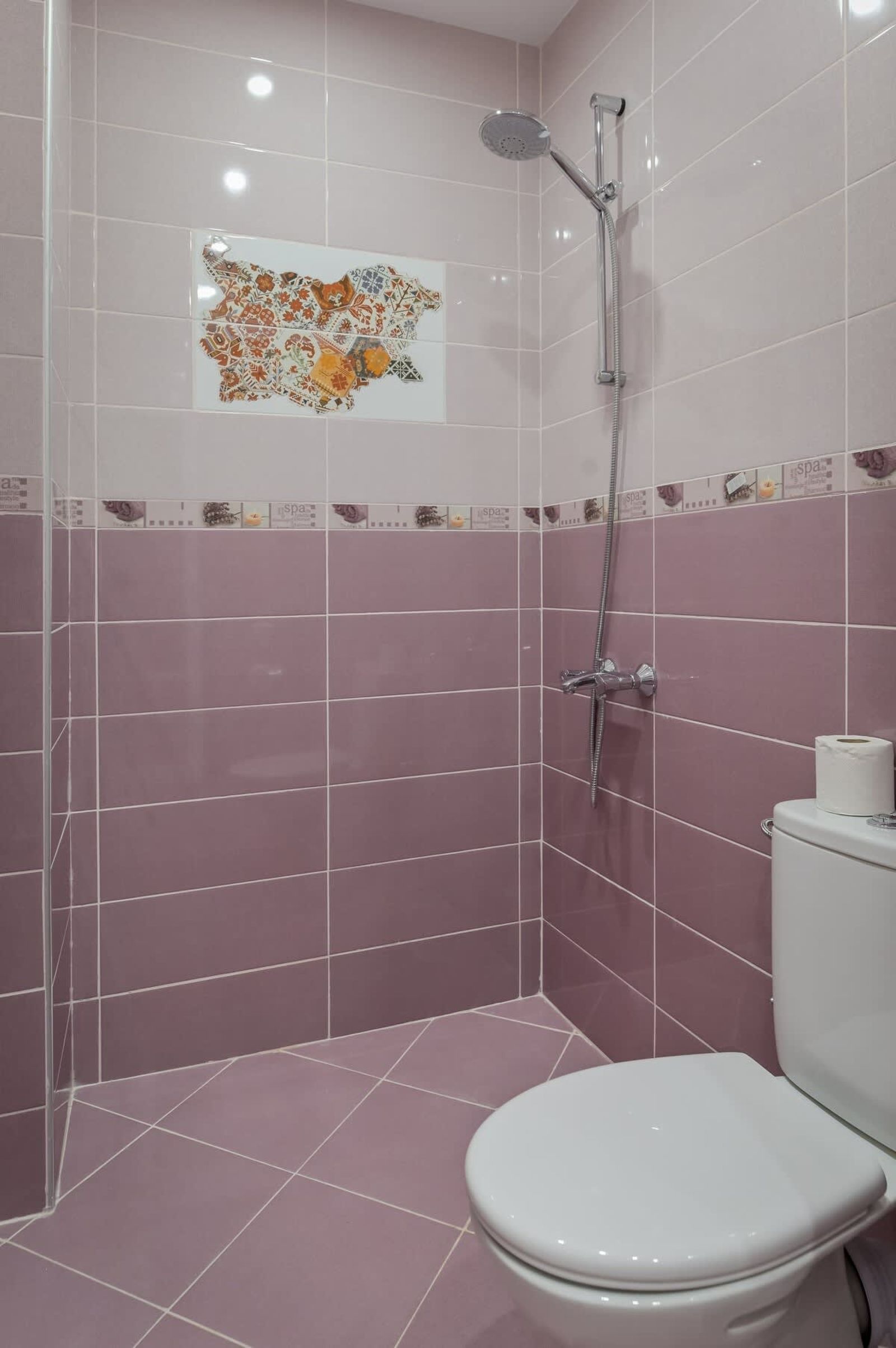 Bright Two-Bedroom Apartment in Top Center - Photo 16