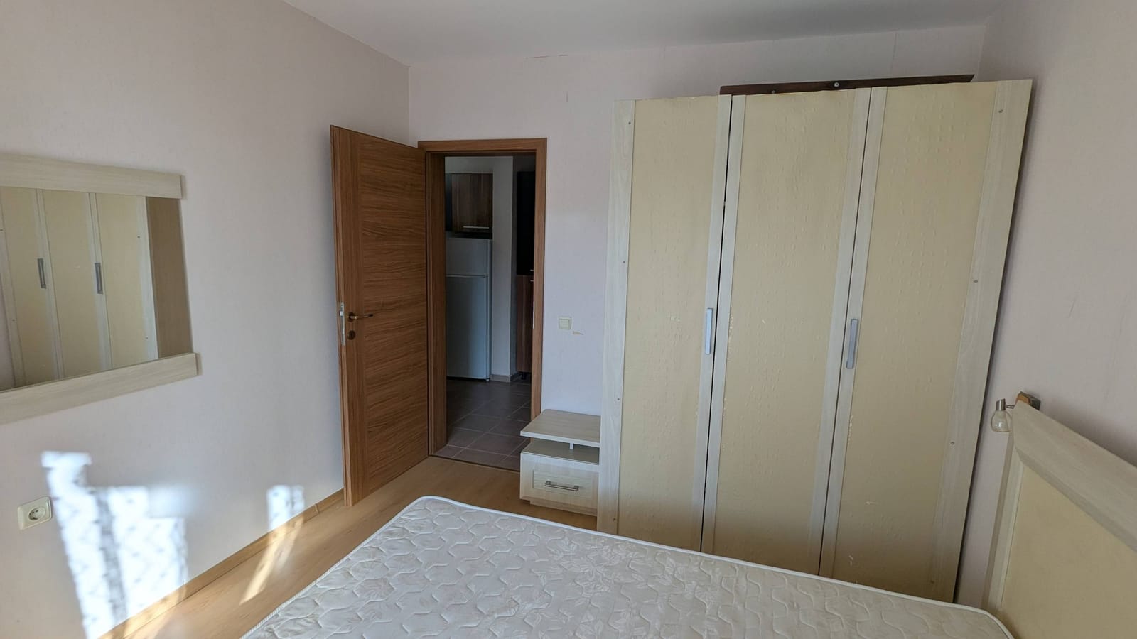 Bright and Spacious Beachfront Apartment with Sea View - Photo 10