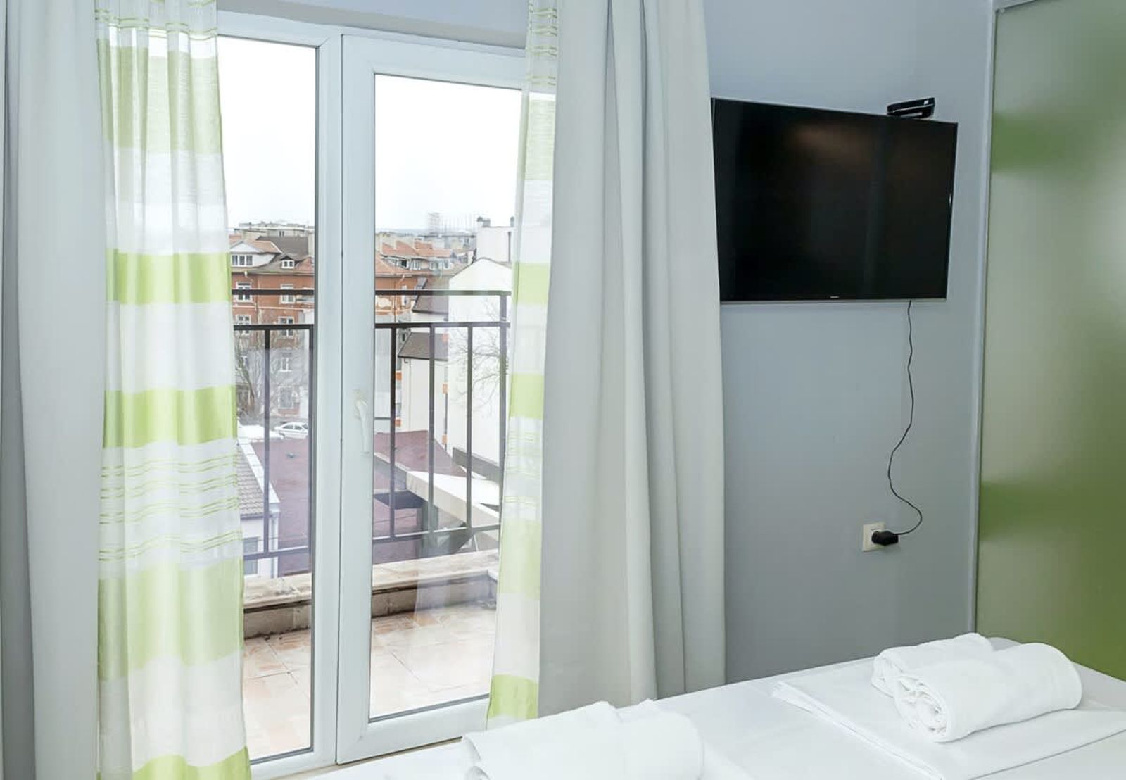 Modern 2-Level Apartment with Balcony in Varna - Photo 20