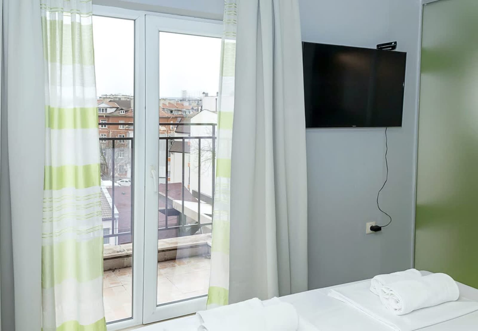 Modern 2-Level Apartment with Balcony in Varna - Photo 20