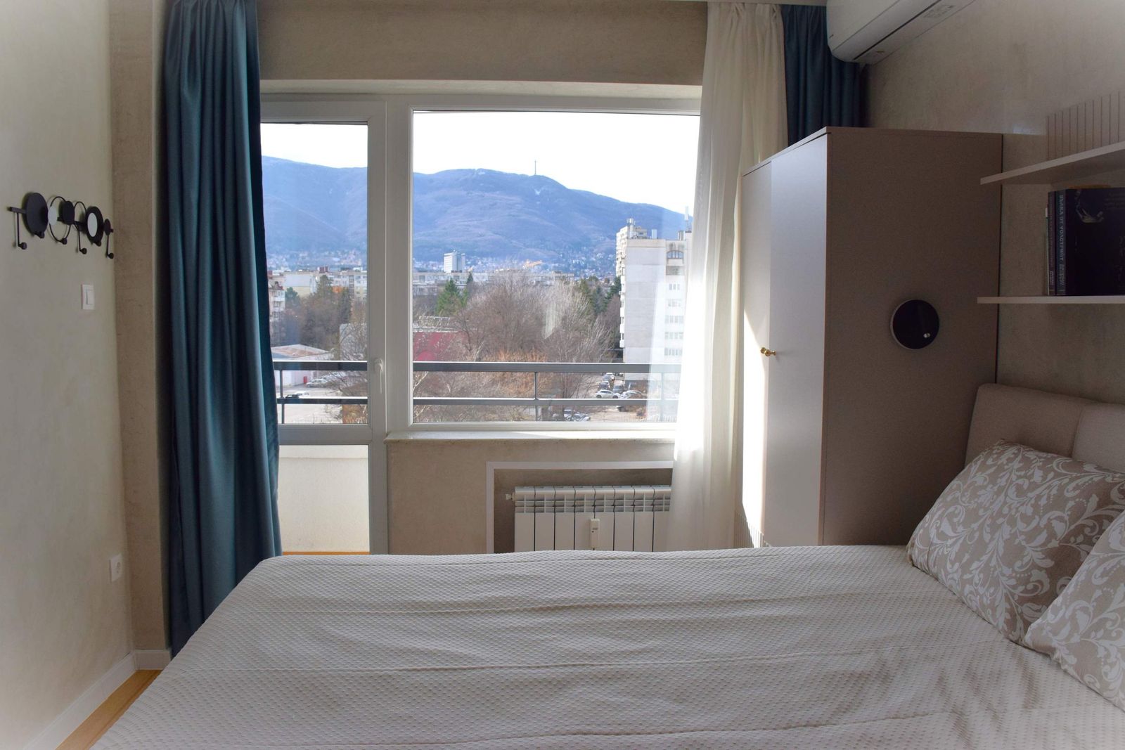 Bright &amp; Cozy 1-Bedroom with Stunning Vitosha View - Photo 5