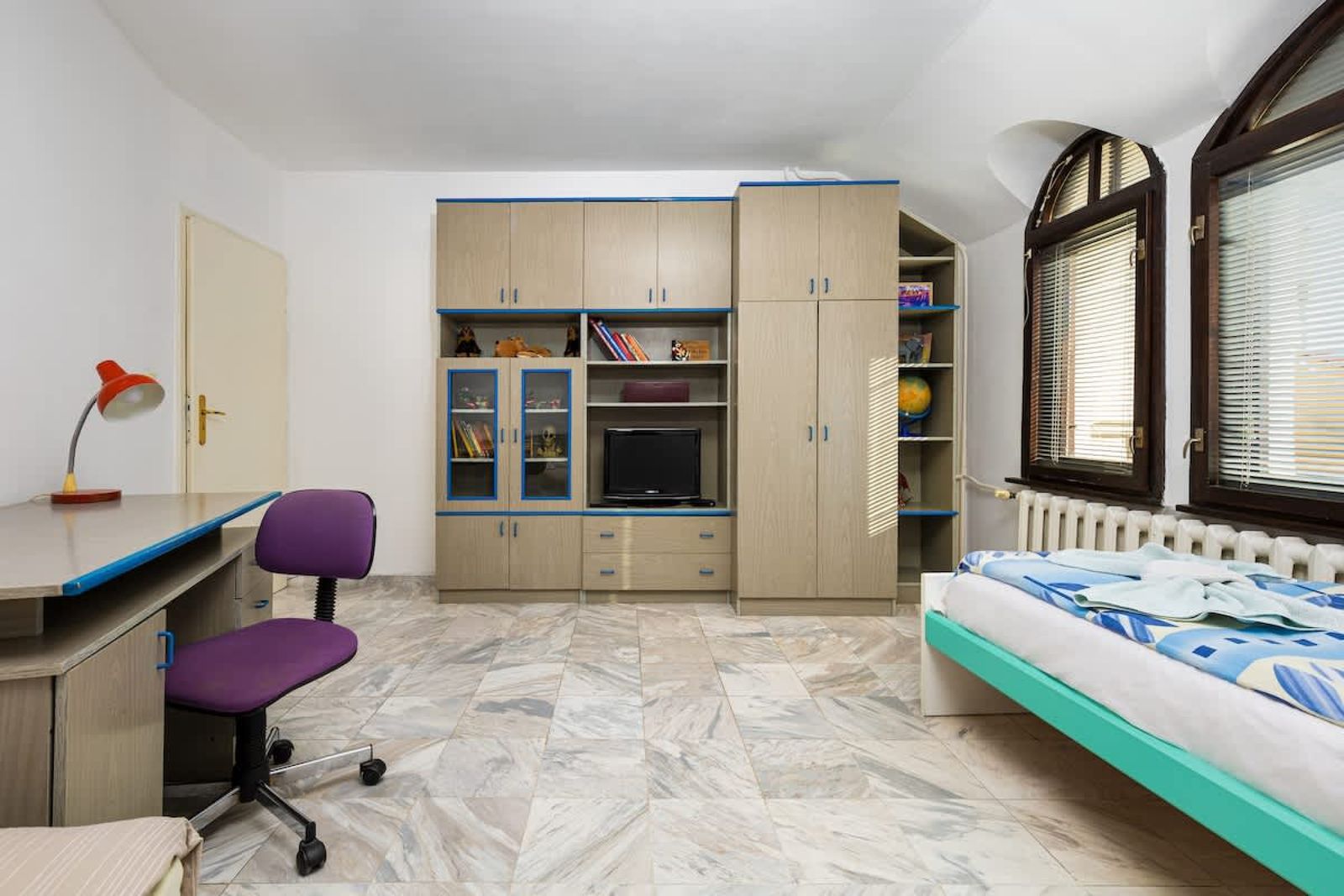 Spacious 2-Bedroom Maisonette in City Centre - Photo 13