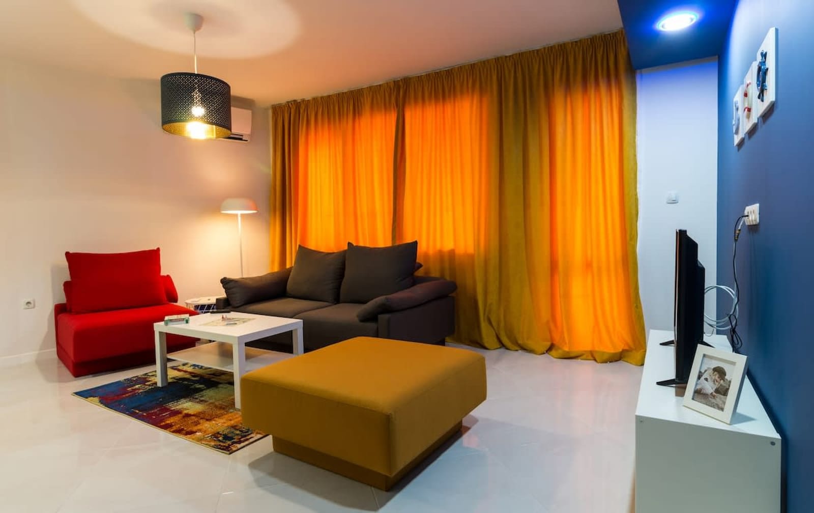 Pop your C-o-l-o-r-s - Funky and Modern 1BDR. Apt. - Photo 10