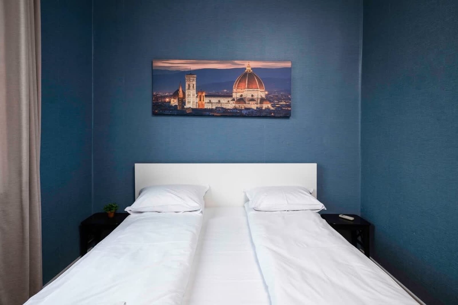 Cozy and Central 2BD Flat - At the Heart of It All - Photo 11