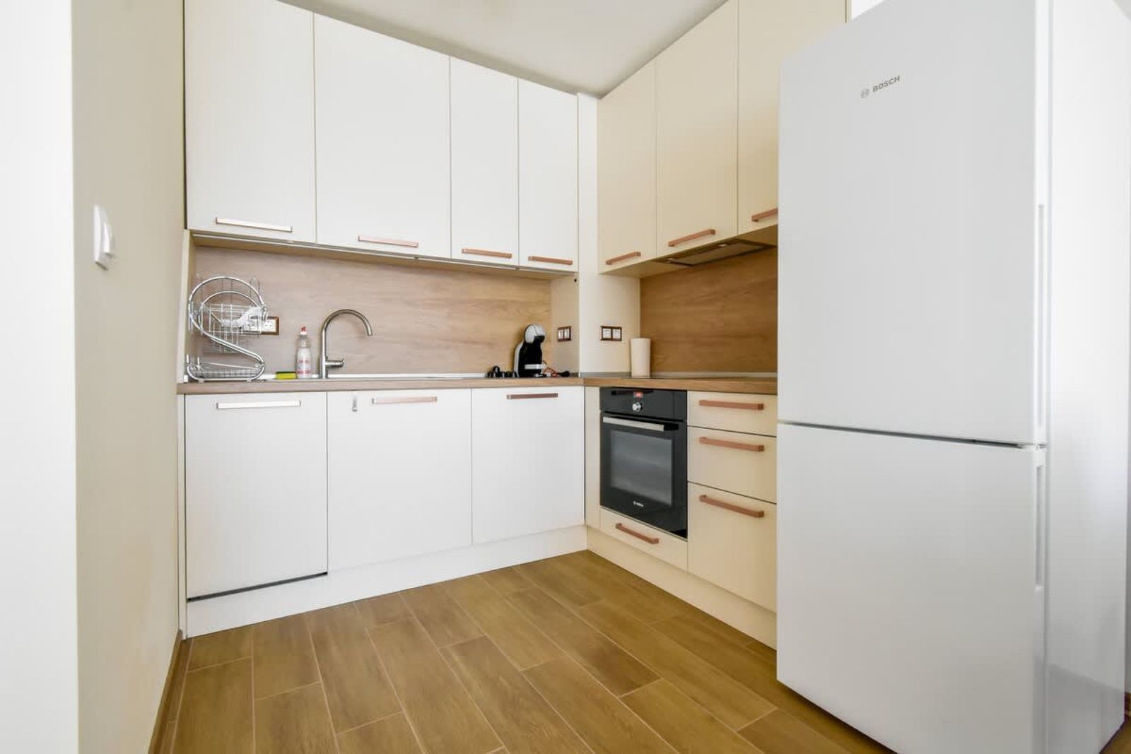 Contemporary City Stay - Photo 8