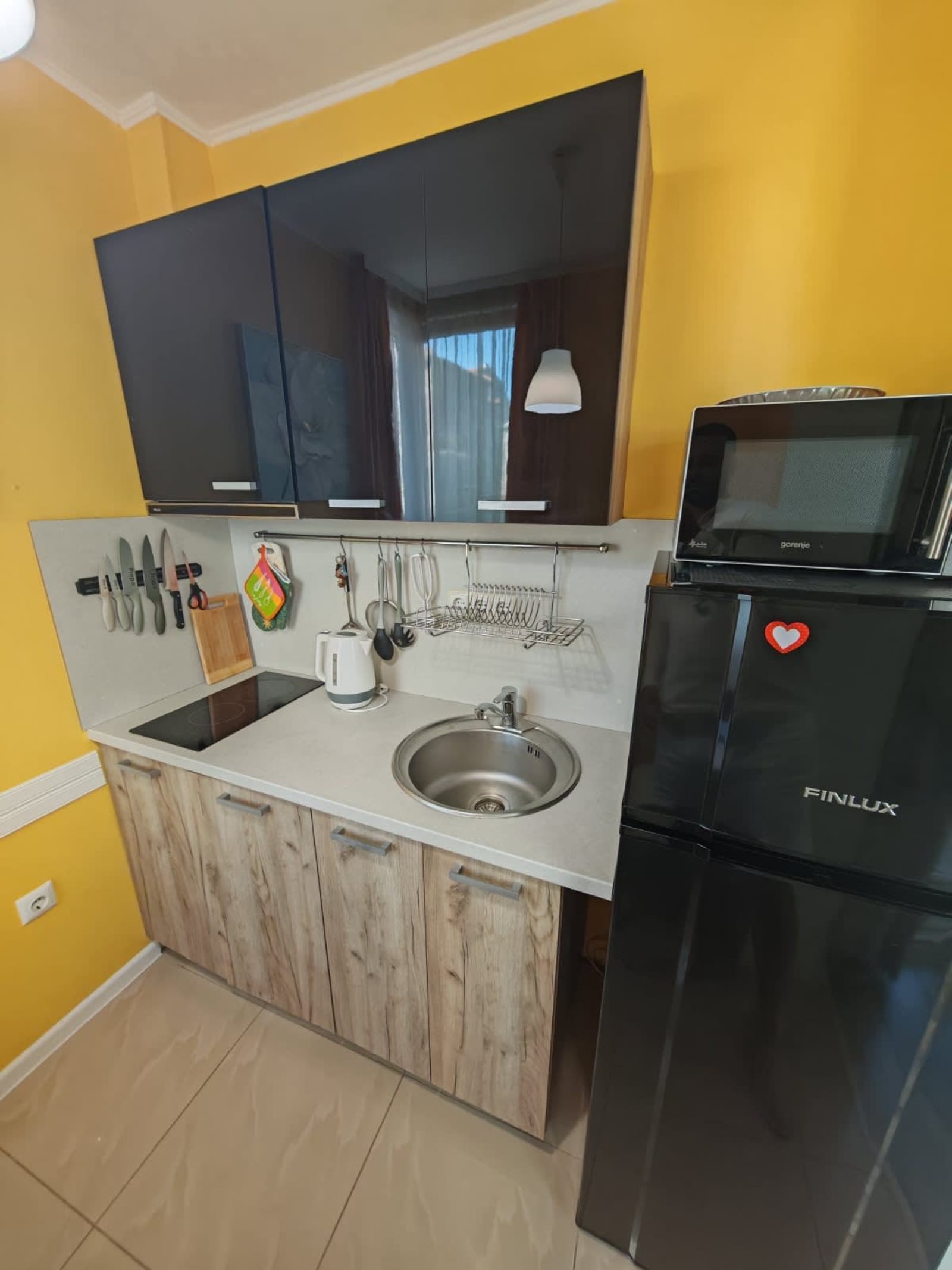 Bright 1BD Apartment with Nice Terrace - Photo 7