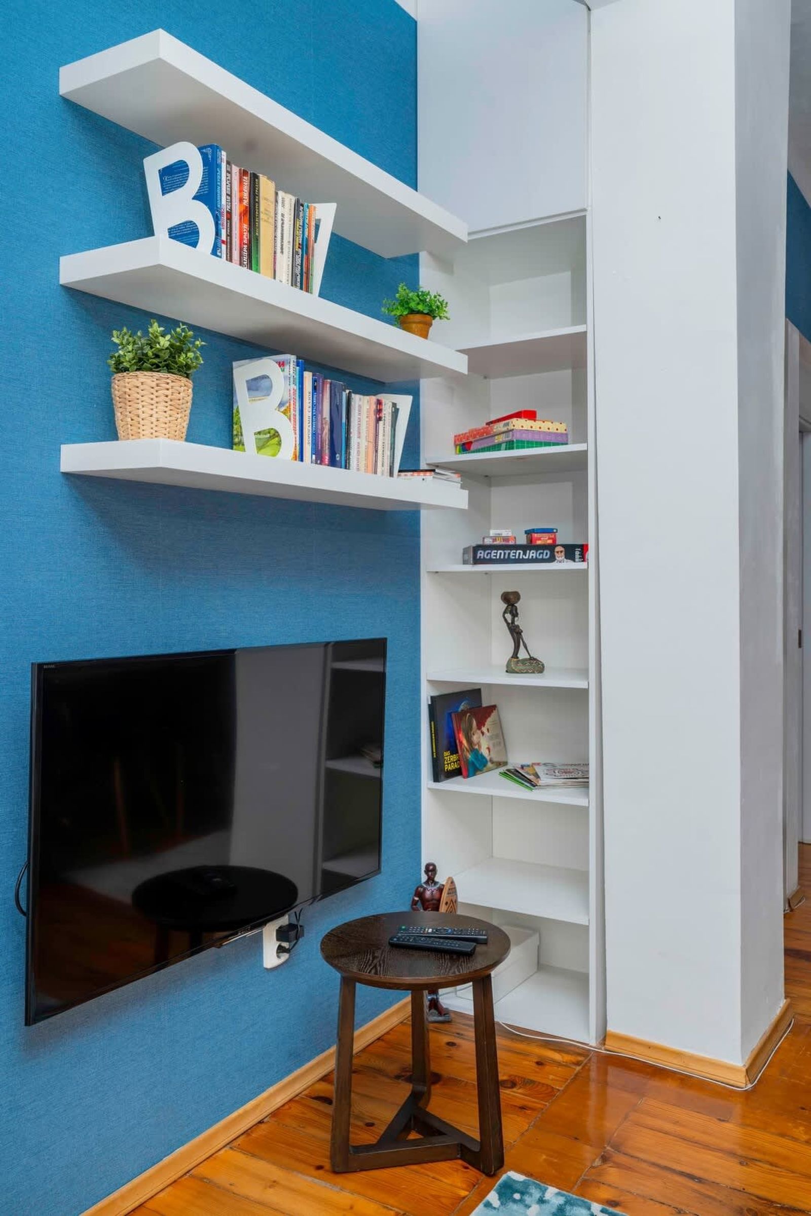 Cozy 2BD Flat | Steps to Vitosha Blvd + AC/WiFi - Photo 10