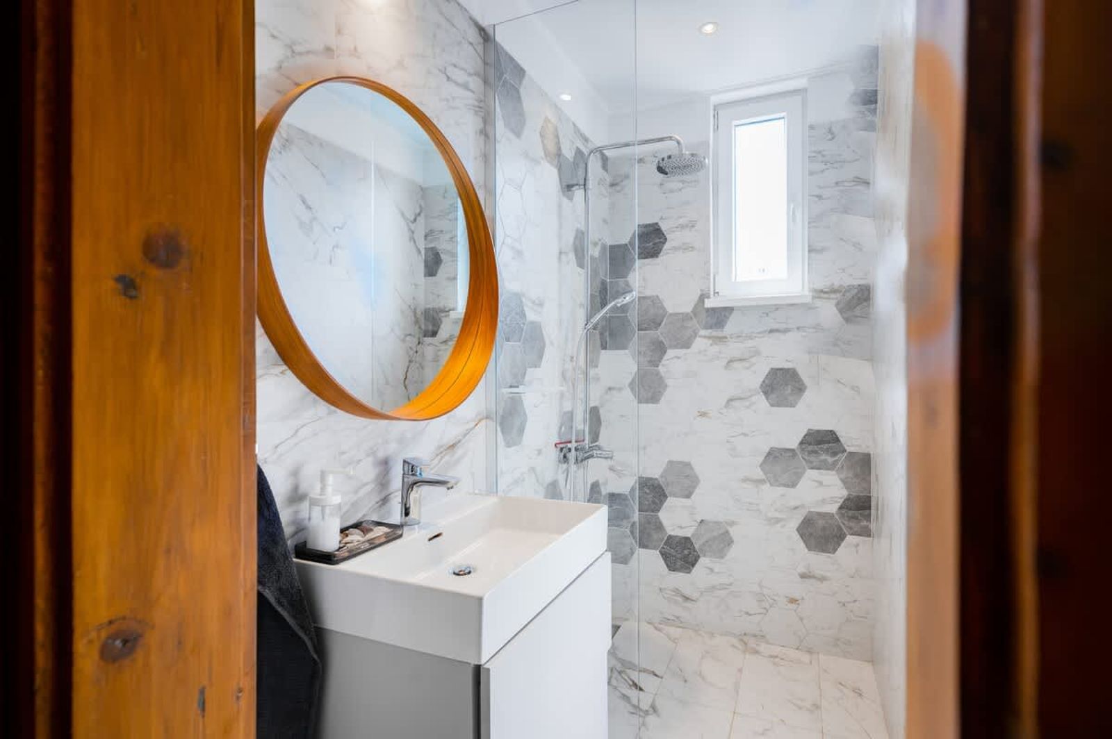 Modern, Spacious 2BD Flat - Prime Sofia Location - Photo 35