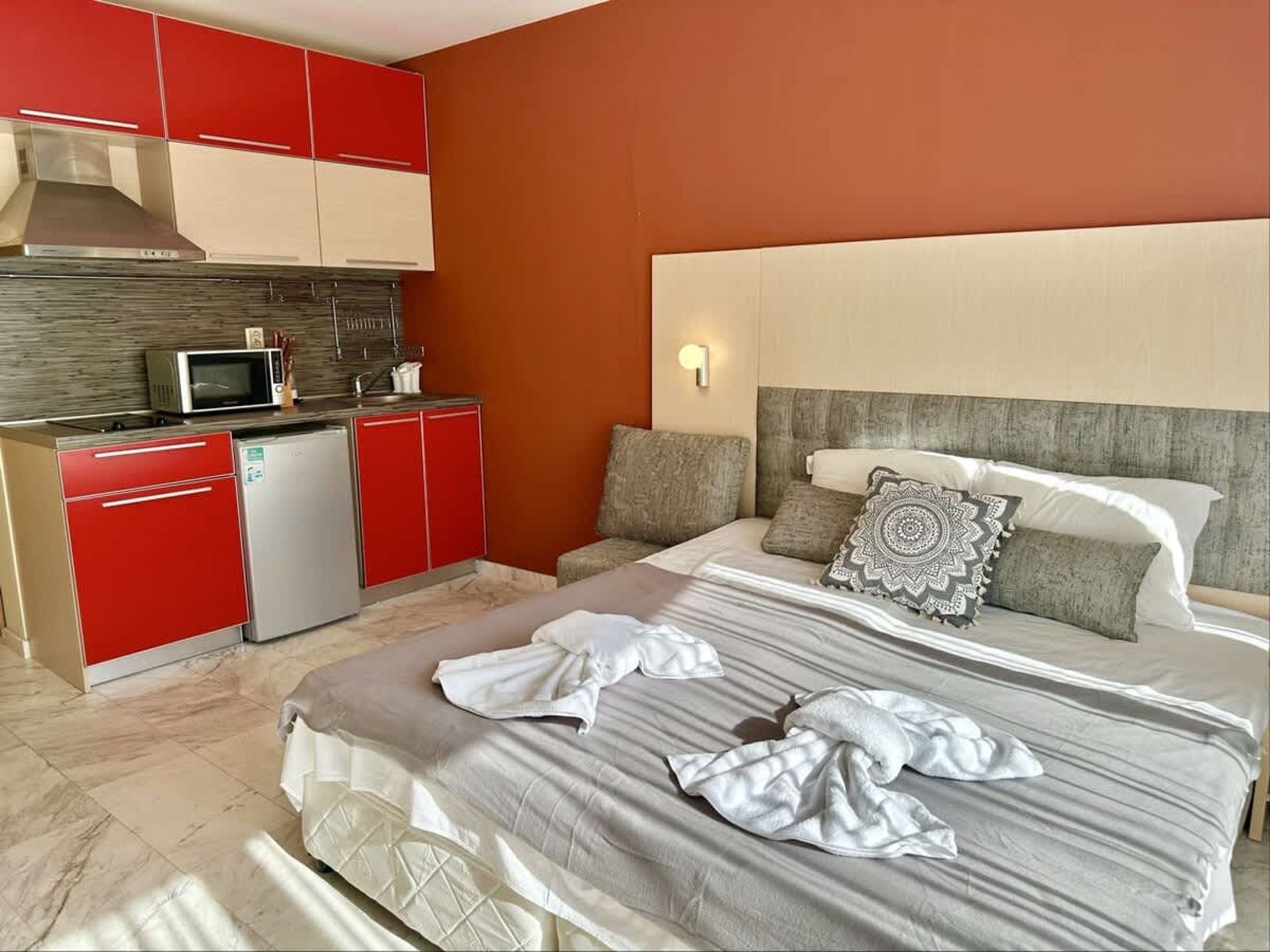 River Park Cozy Studio with pool view - Photo 9