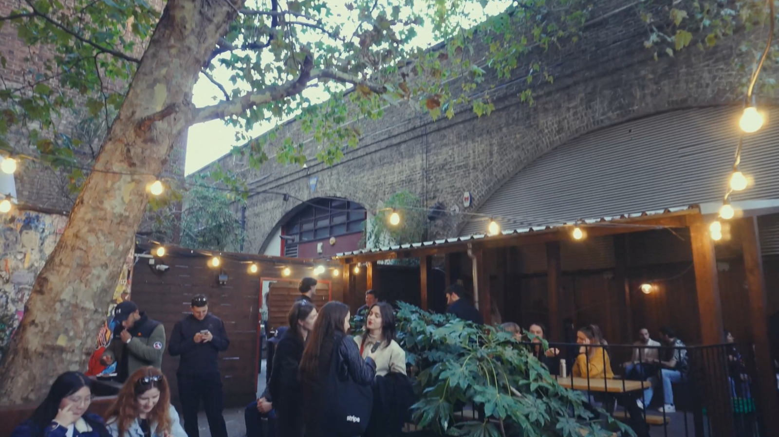 Three Railway Arch Industrial Venue with a Courtyard in Shoreditch - Photo 37