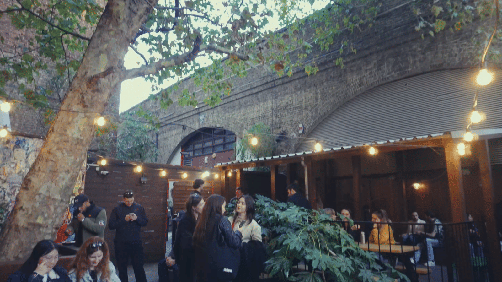 Three Railway Arch Industrial Venue with a Courtyard in Shoreditch - Photo 37