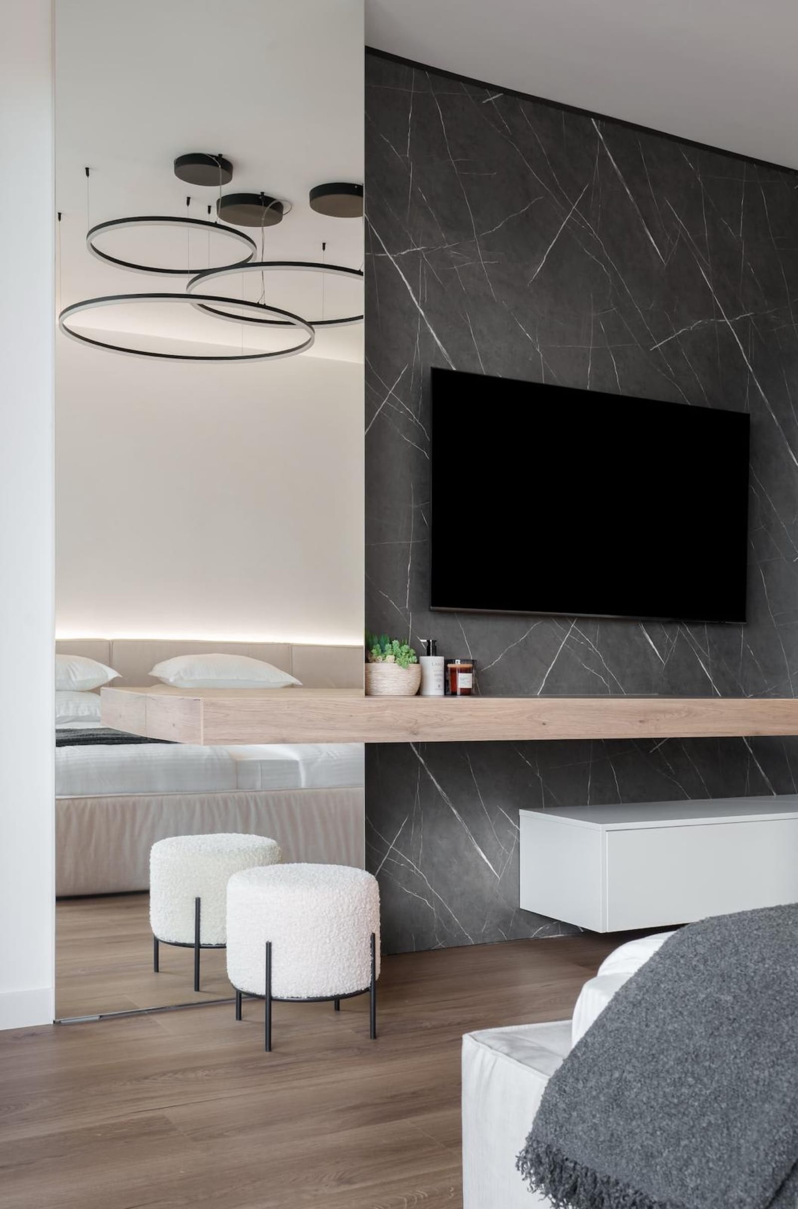 Stylish 1BR with Balcony &amp; Parking | Skyline Varna - Photo 19