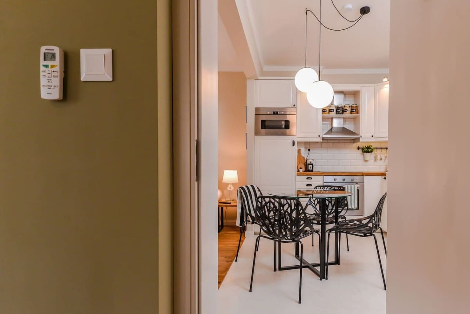 cО́coEllie - Aesthetic 2BD Apt Near NDK - Photo 15