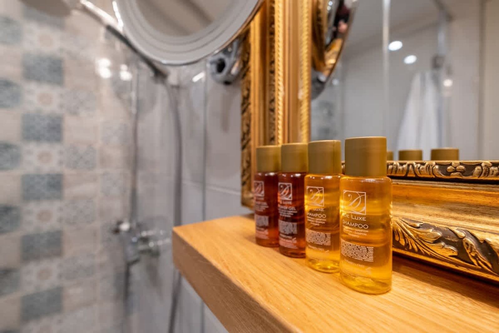 High-end Designer Studio - AC + Parking - Photo 26