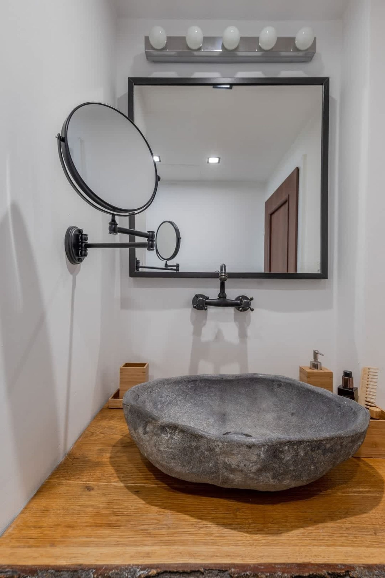 Flamingo Flat /Two-bedroom with Balcony\ - Photo 35