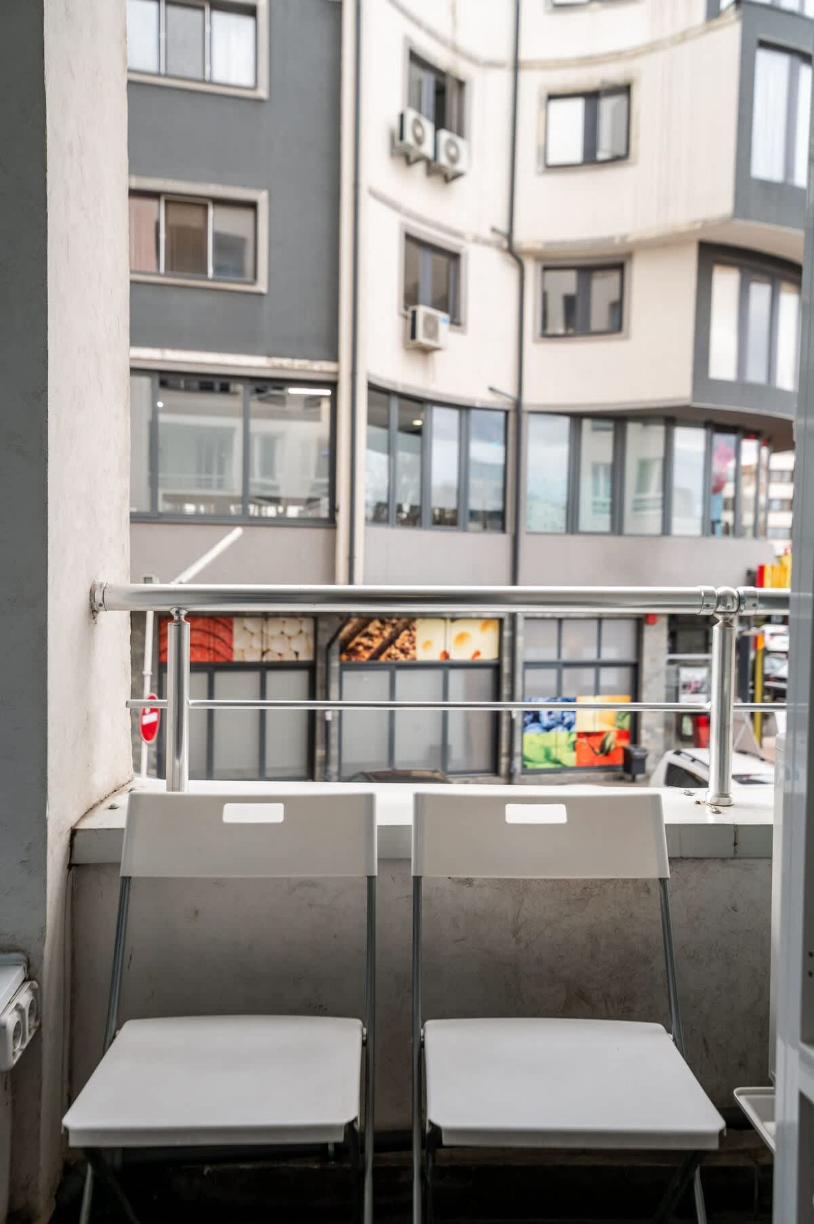 Designer Studio | High-Speed Wi-Fi + AC + Balcony - Photo 14