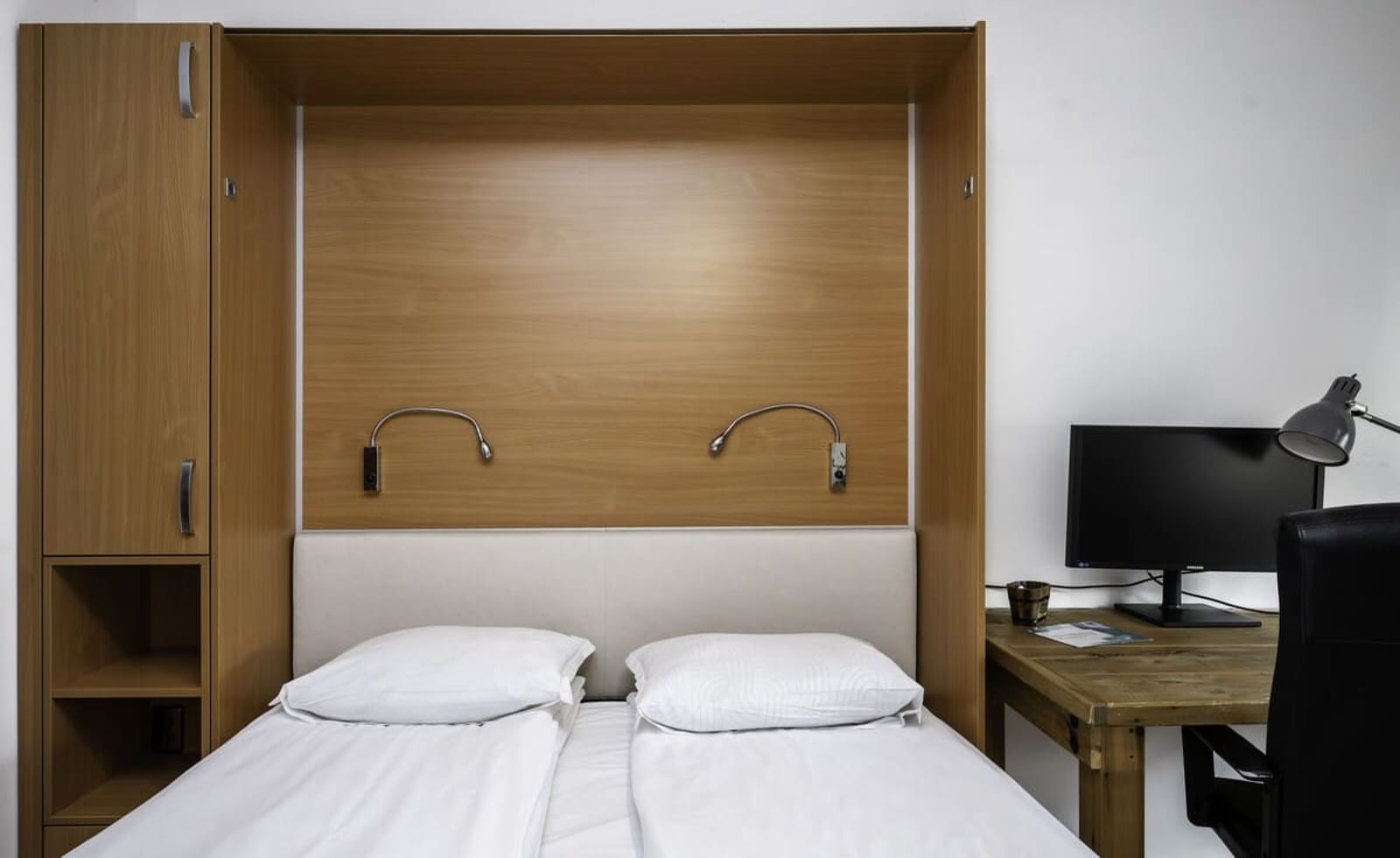 Charming &amp; Cozy 2BD Apartment with Natural Light - Photo 14