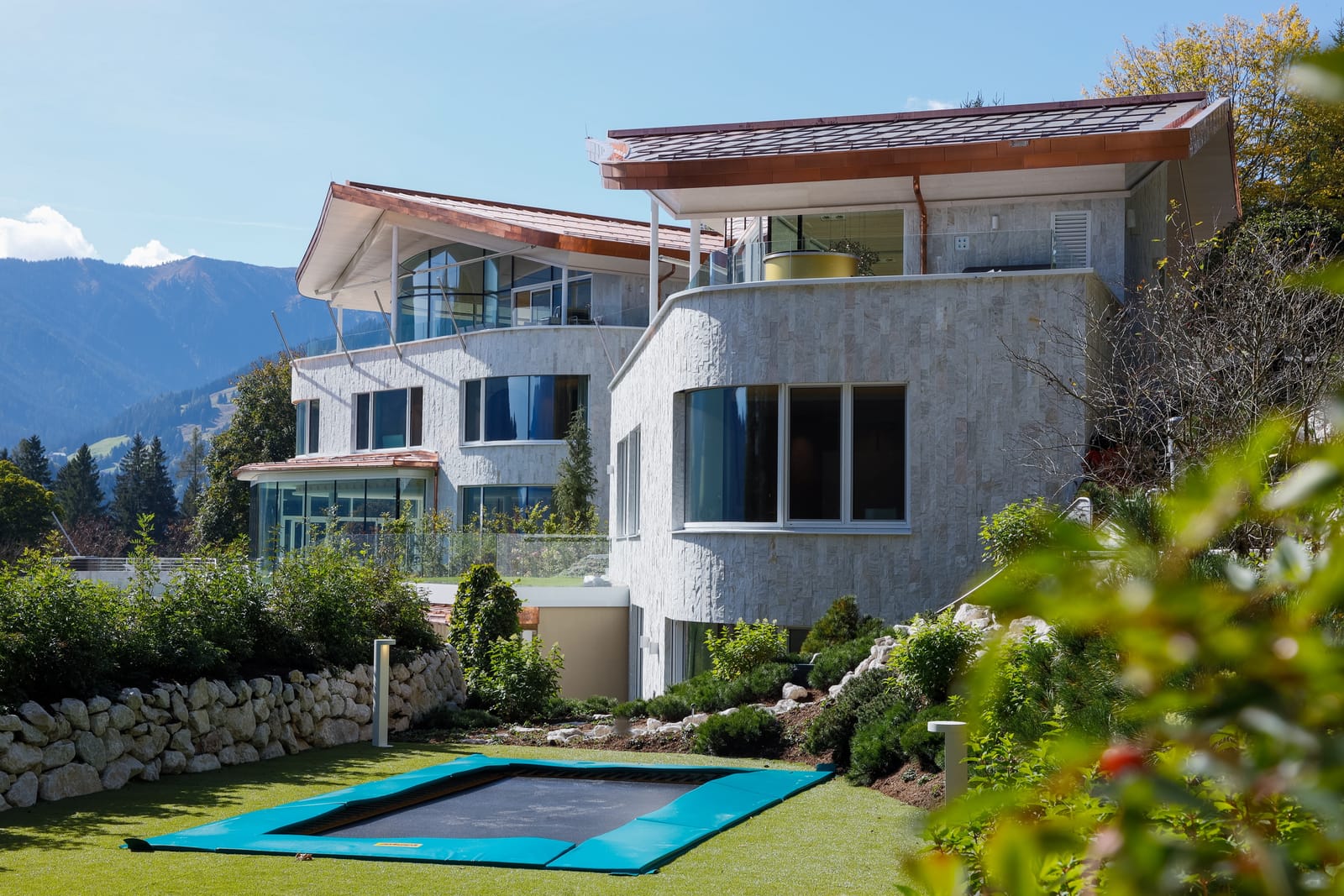 Ultra-Luxury Alpine Mountain Retreat with Panoramic Views - Photo 3