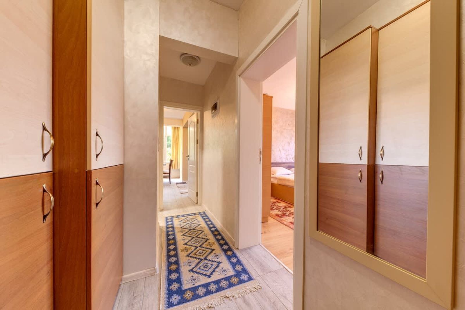 Bright retreat with Balcony &amp; Mountain Views - Photo 17