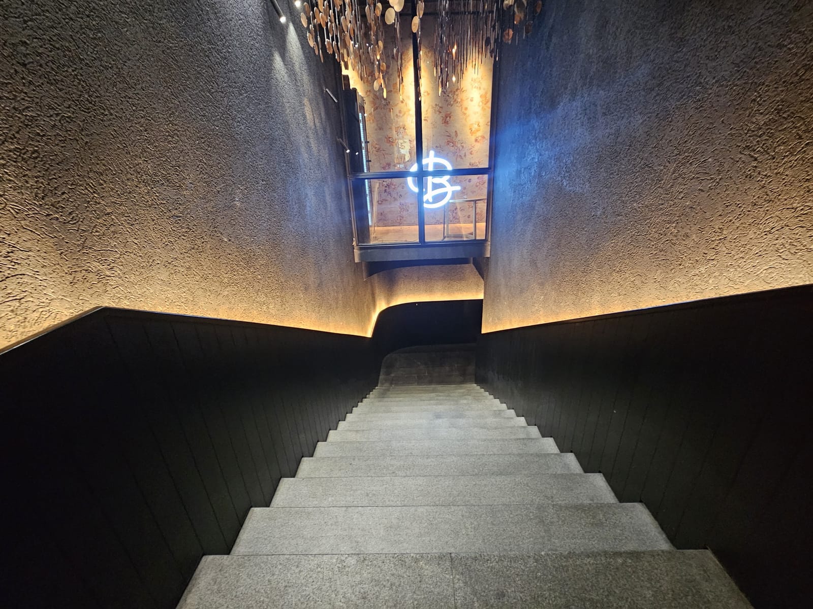 Luxuriously Romantic Restaurant in the Heart of Sofia - Photo 32