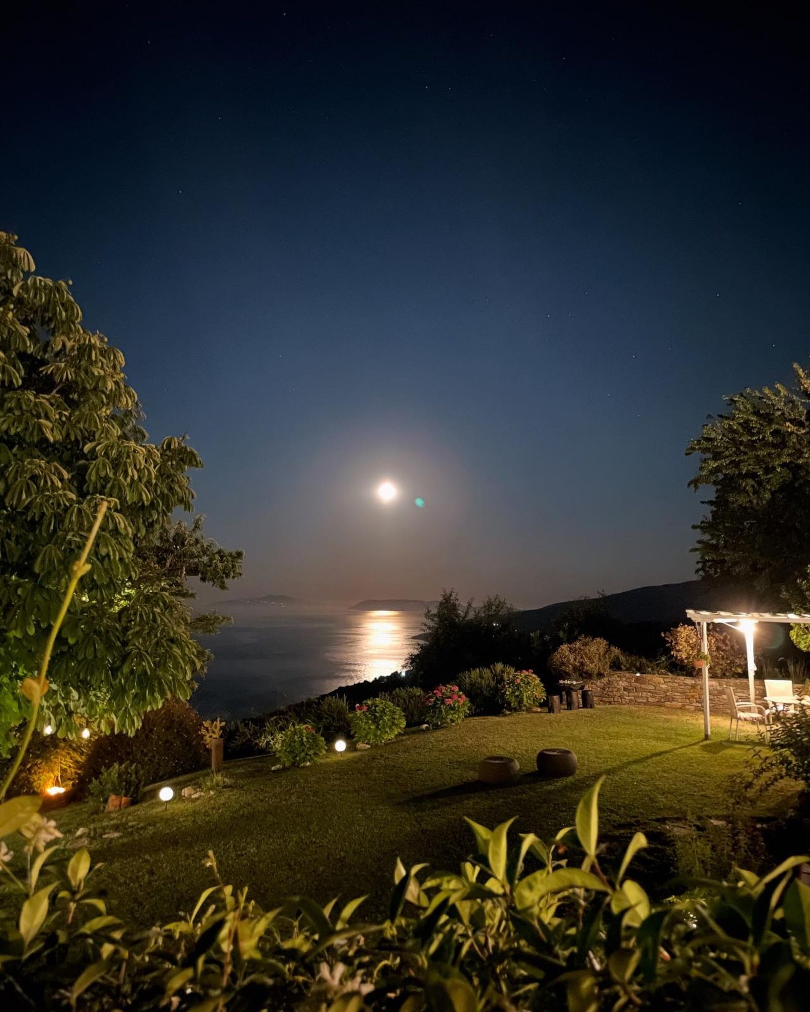 Small Luxury Hotel like an old Traditional house in Pelion with amazing garden and breathteking sea view to the agean. - Photo 17