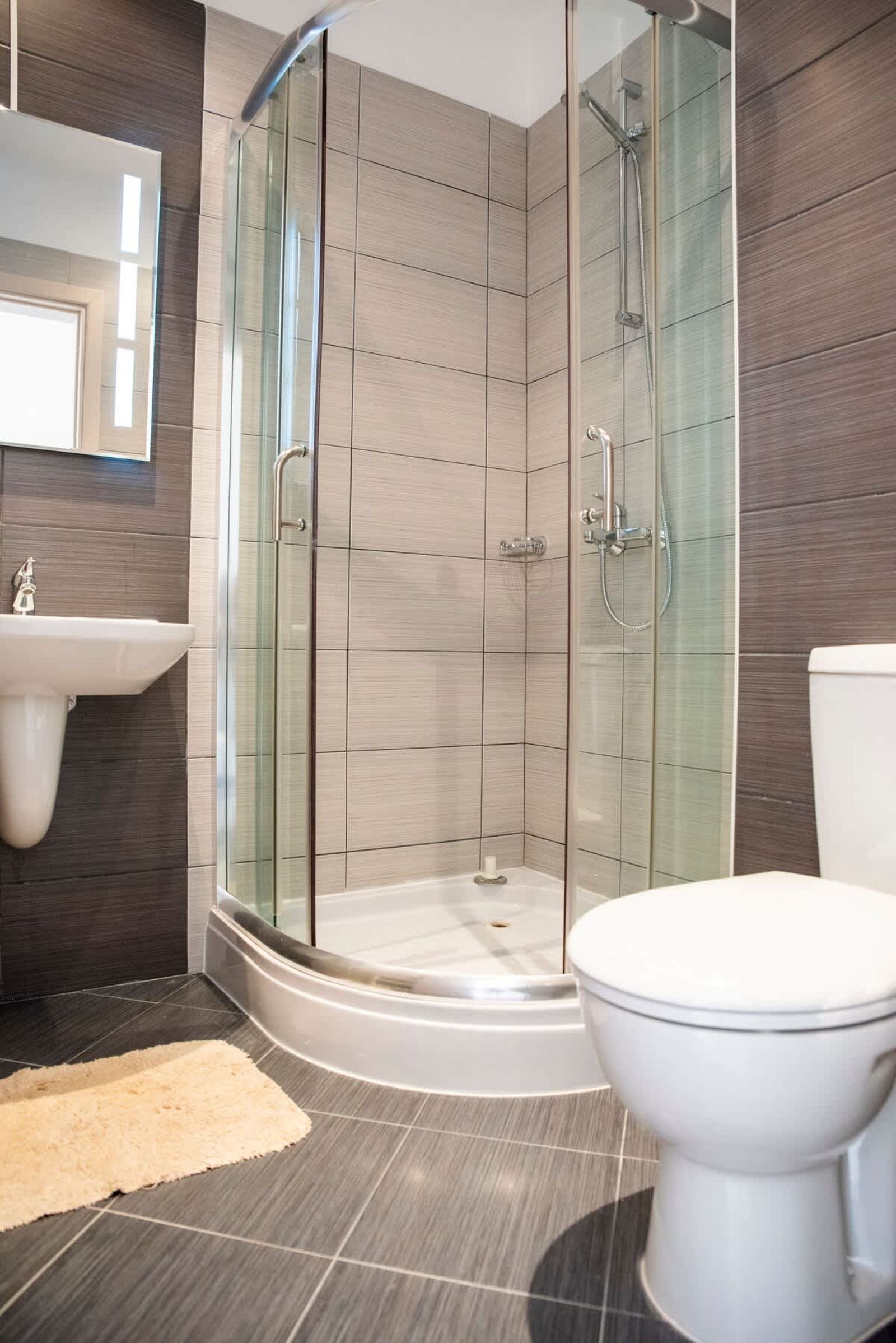 Spacious 3BD flat with Parking and Sea View - Photo 29